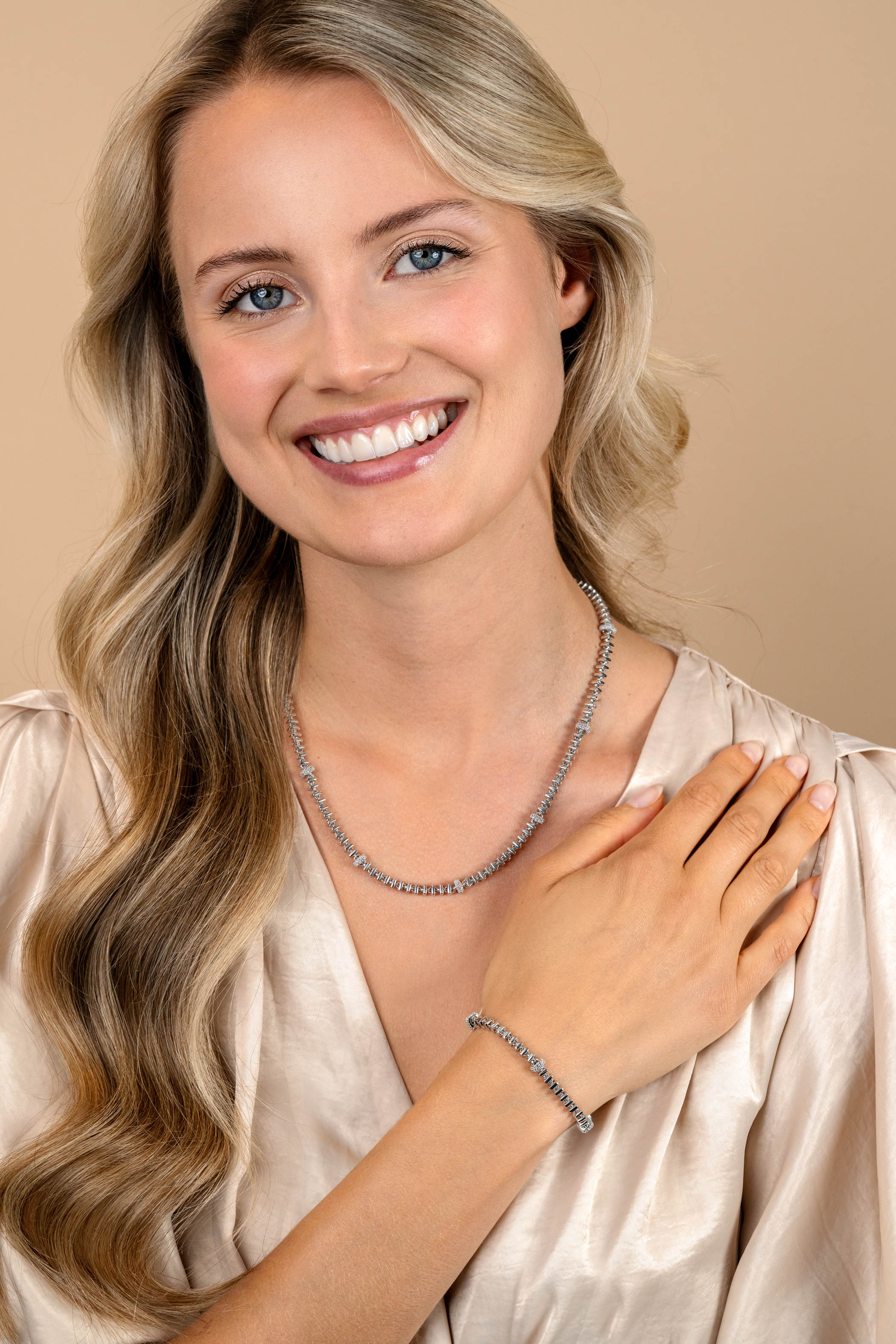 ZINZI Silberarmband mit quadratischen Gliedern, 6 mm breit, abwechselnd mit weißen Zirkonias besetzt, 19 cm ZIA2678