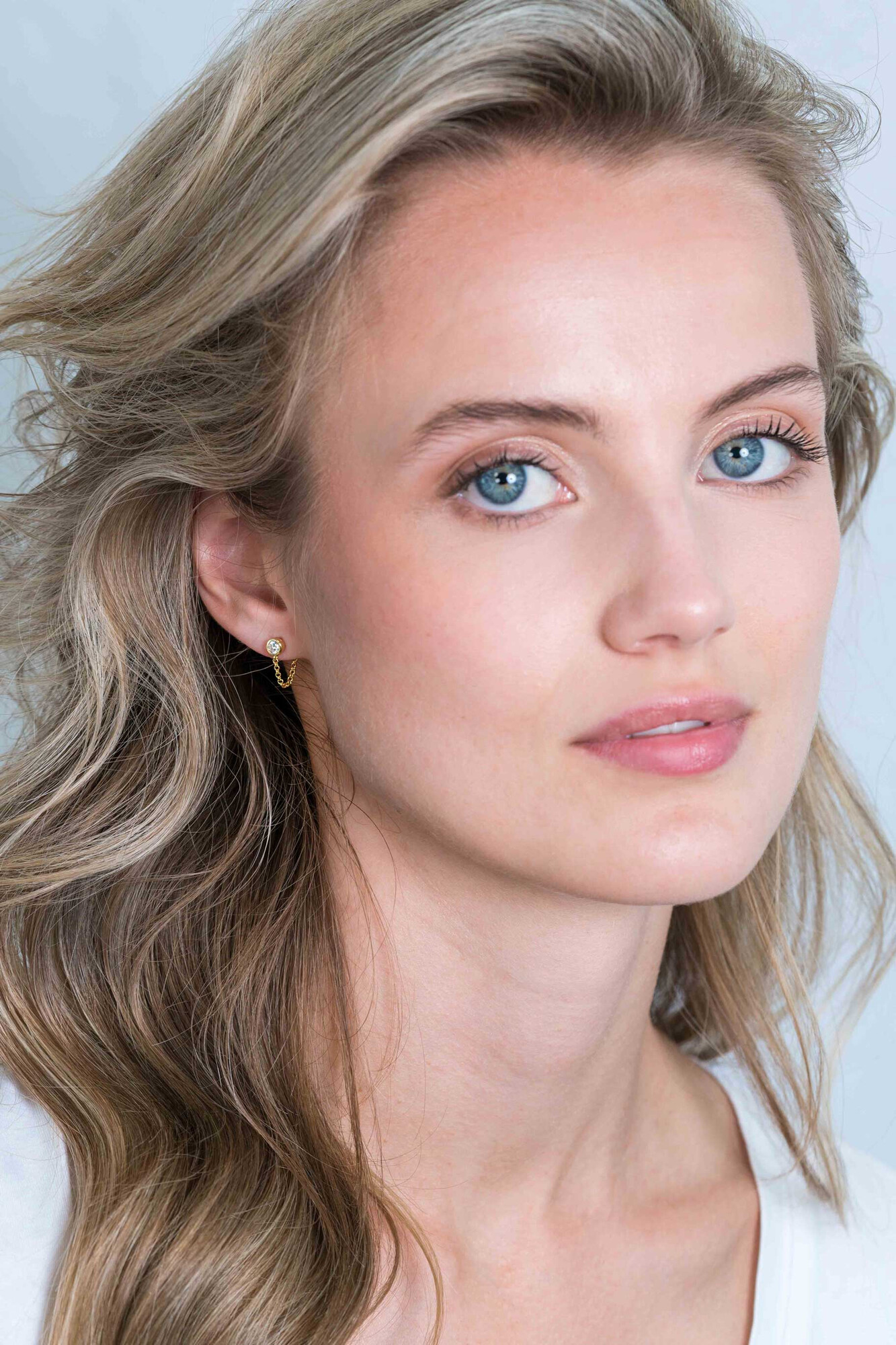 ZINZI silberne Ohrstecker 14K gelb vergoldet mit Kette rund  weiß ZIO1773Y