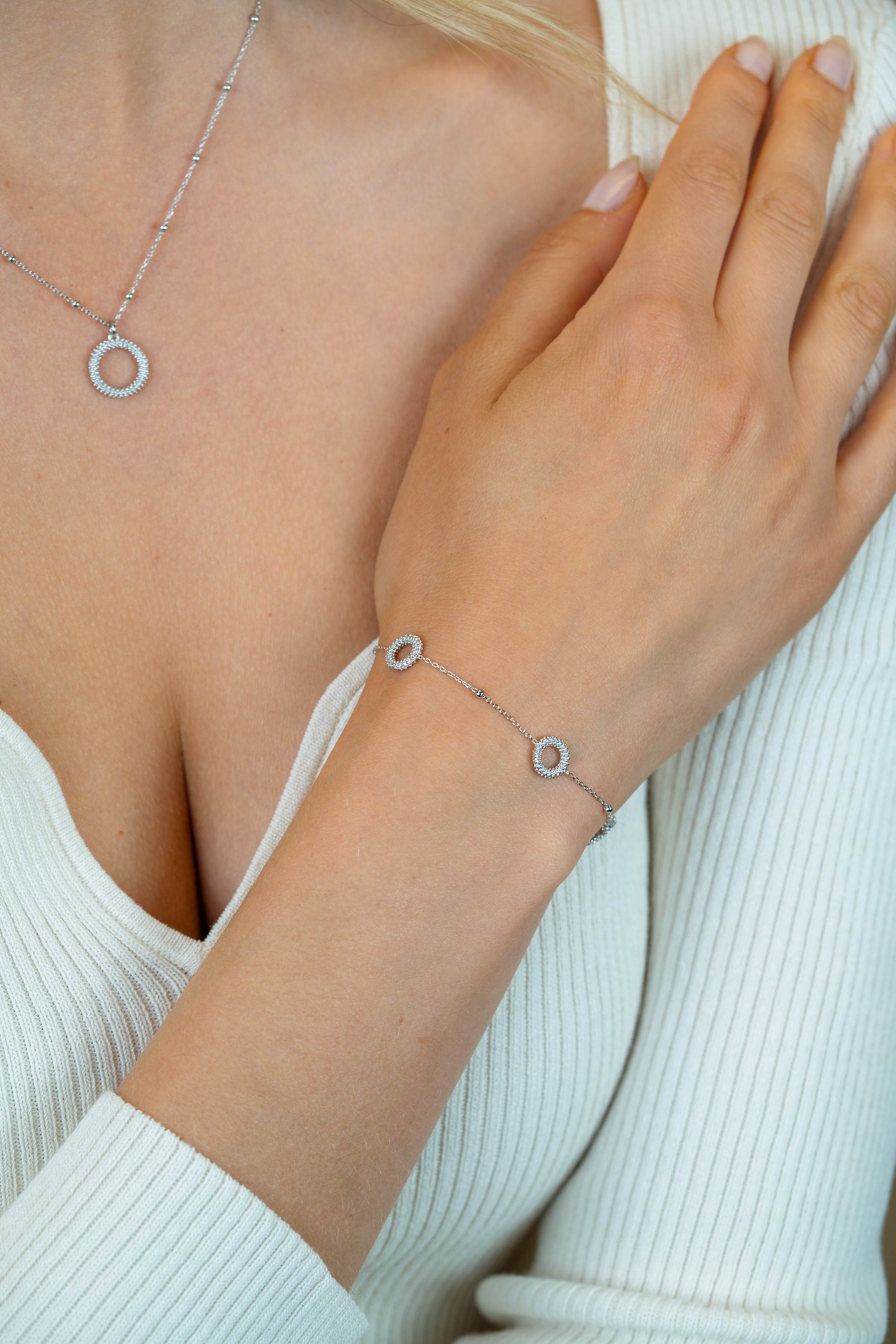 ZINZI zlv. armband met 3x open rondje bewerkt