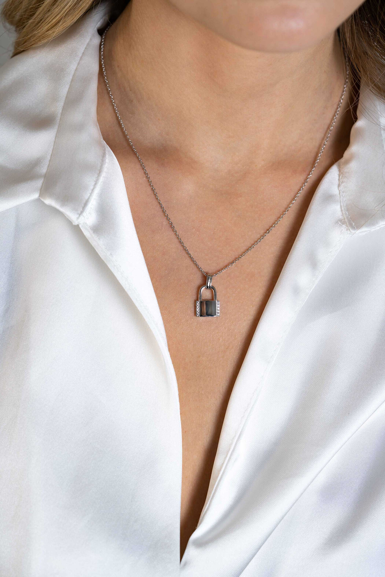 ZINZI zlv. hanger slotje met zirconia's 20mm