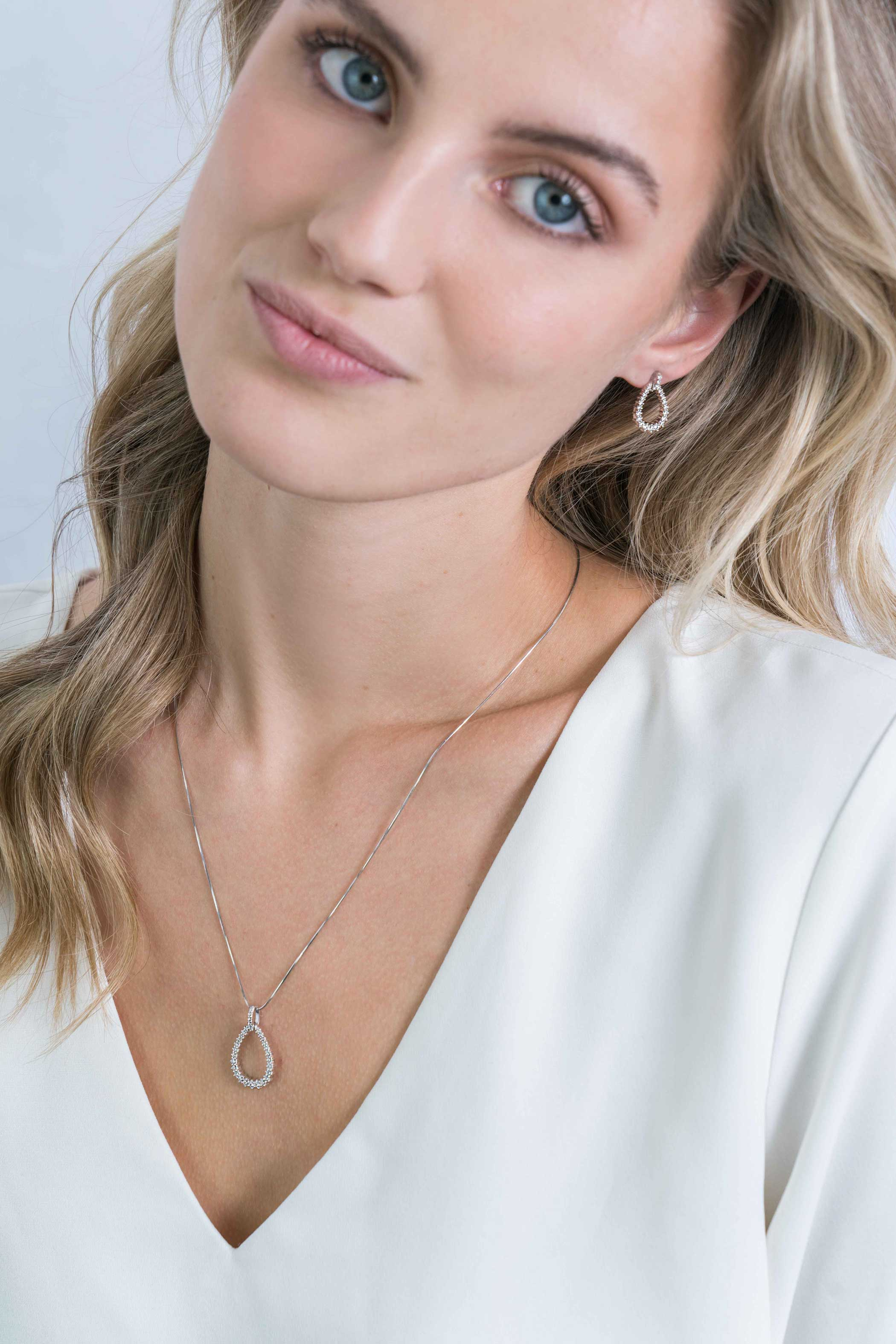 ZINZI silberner Luxus Anhänger 23mm offen Tropfenform weiße Zirkonias ZIH2123