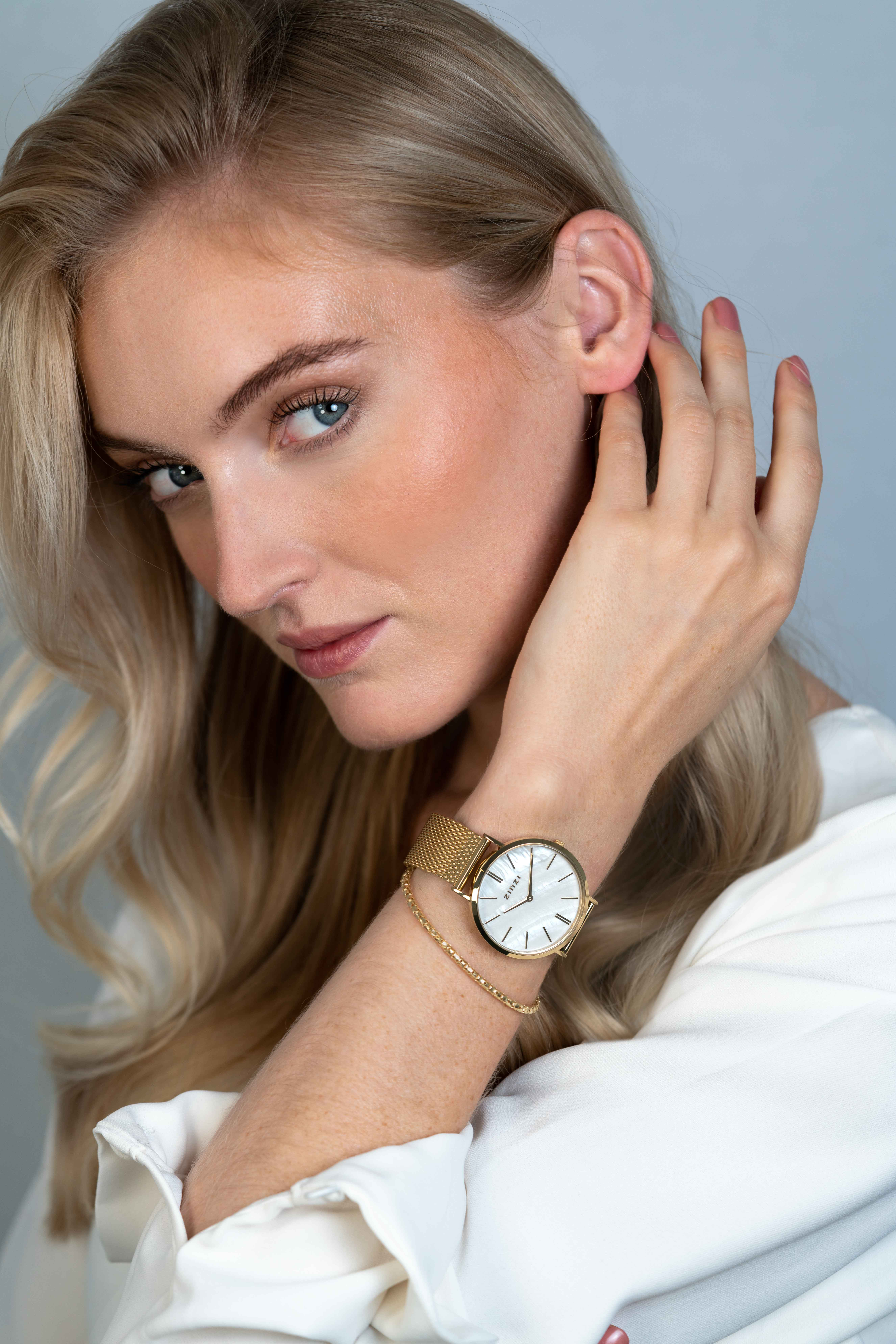 ZINZI Retro-Uhr weißes Perlmutt-Zifferblatt und gelbgoldfarbenes Stahlgehäuse Stahlgeflechtband gelbgoldfarben 38 mm extra dünn ZIW448M
