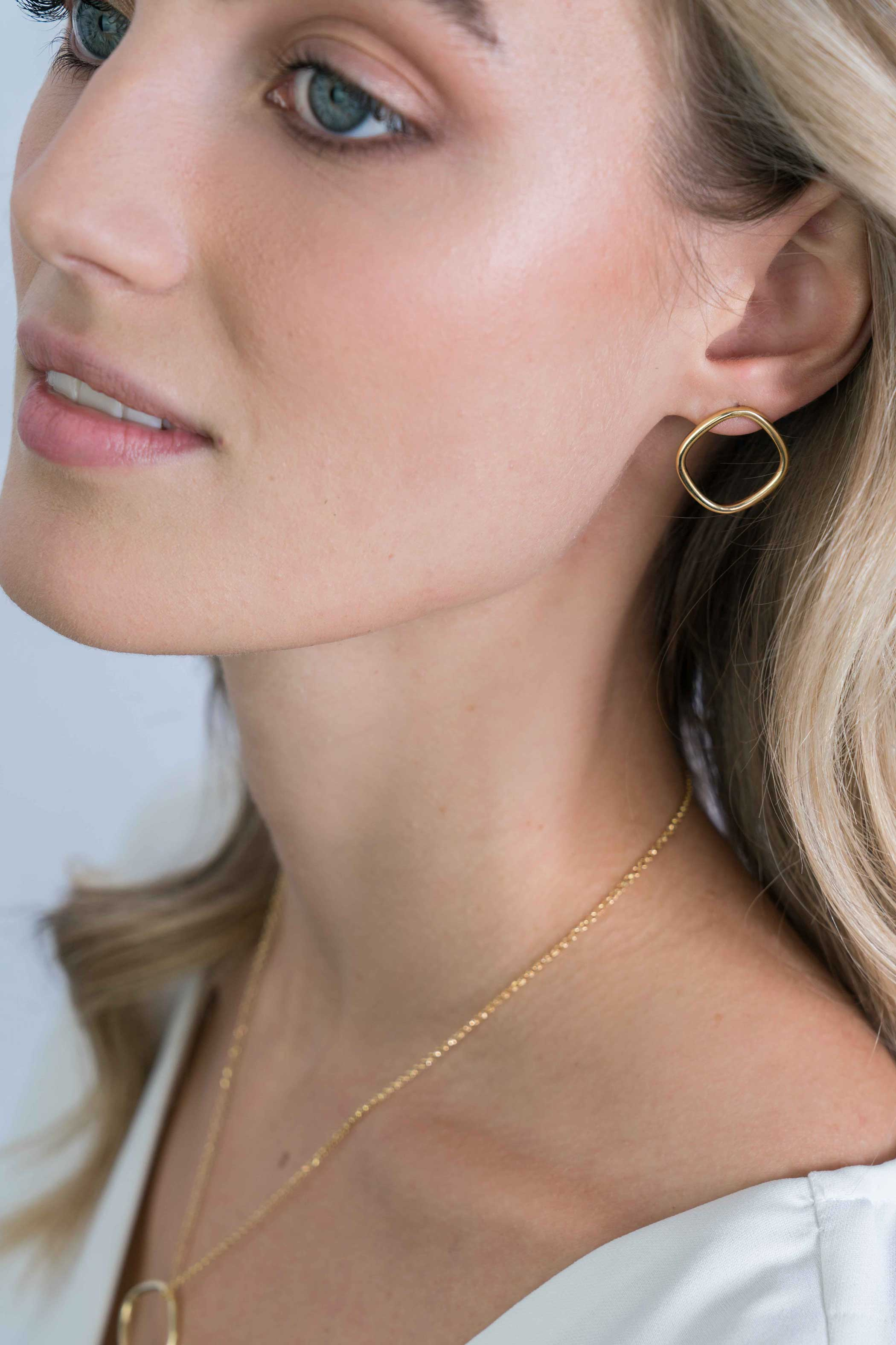 ZINZI silberne trendy Ohrstecker 14K gelb vergoldet 23mm quadratisch offen ZIO2094G