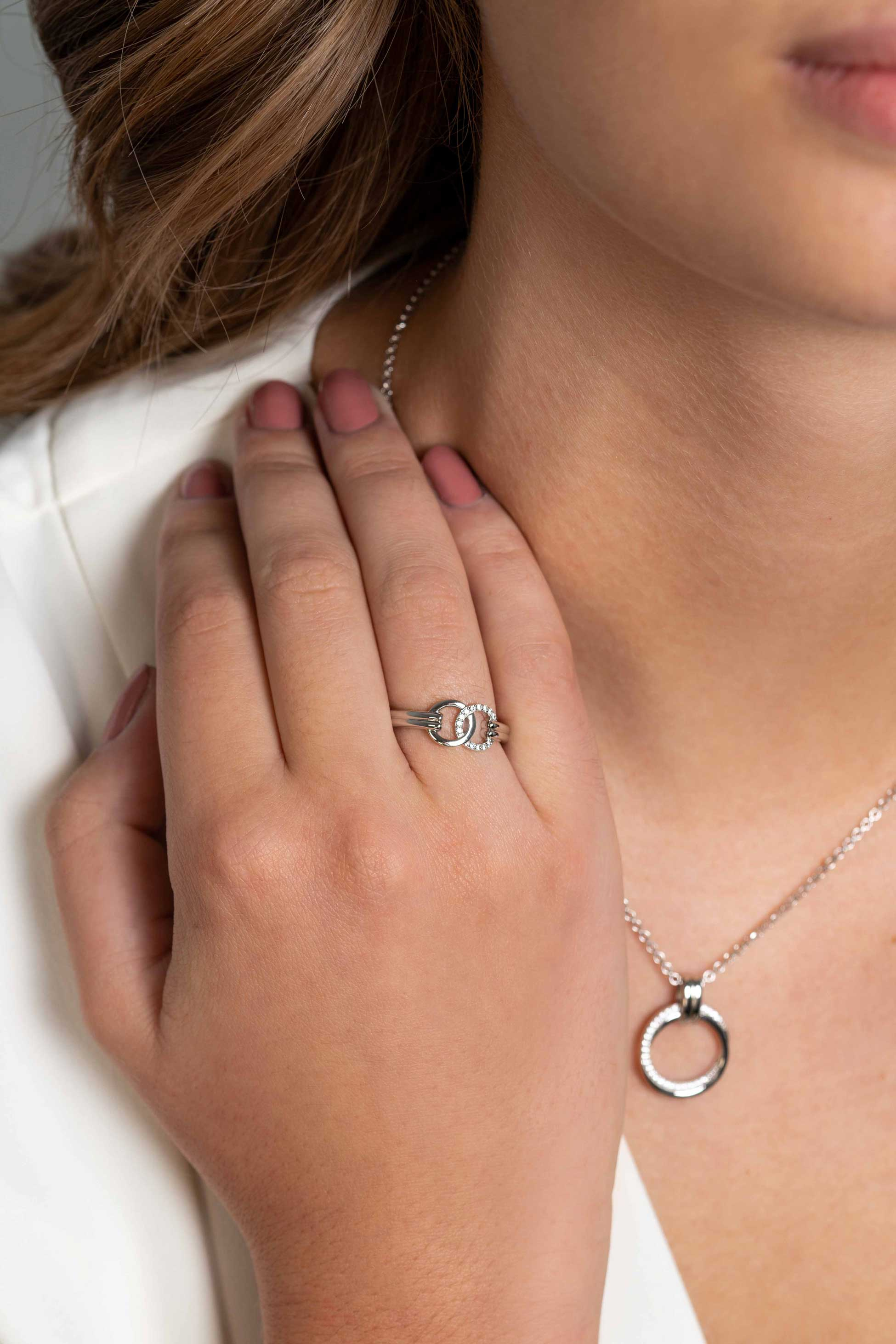 ZINZI silberner Ring zwei runde Formen miteinander verbunden weiß ZIR2266