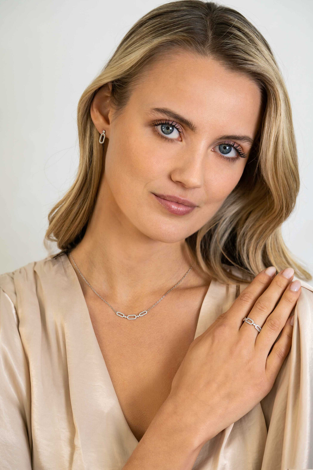 ZINZI zlv. collier met 3x open schakel zirconia's