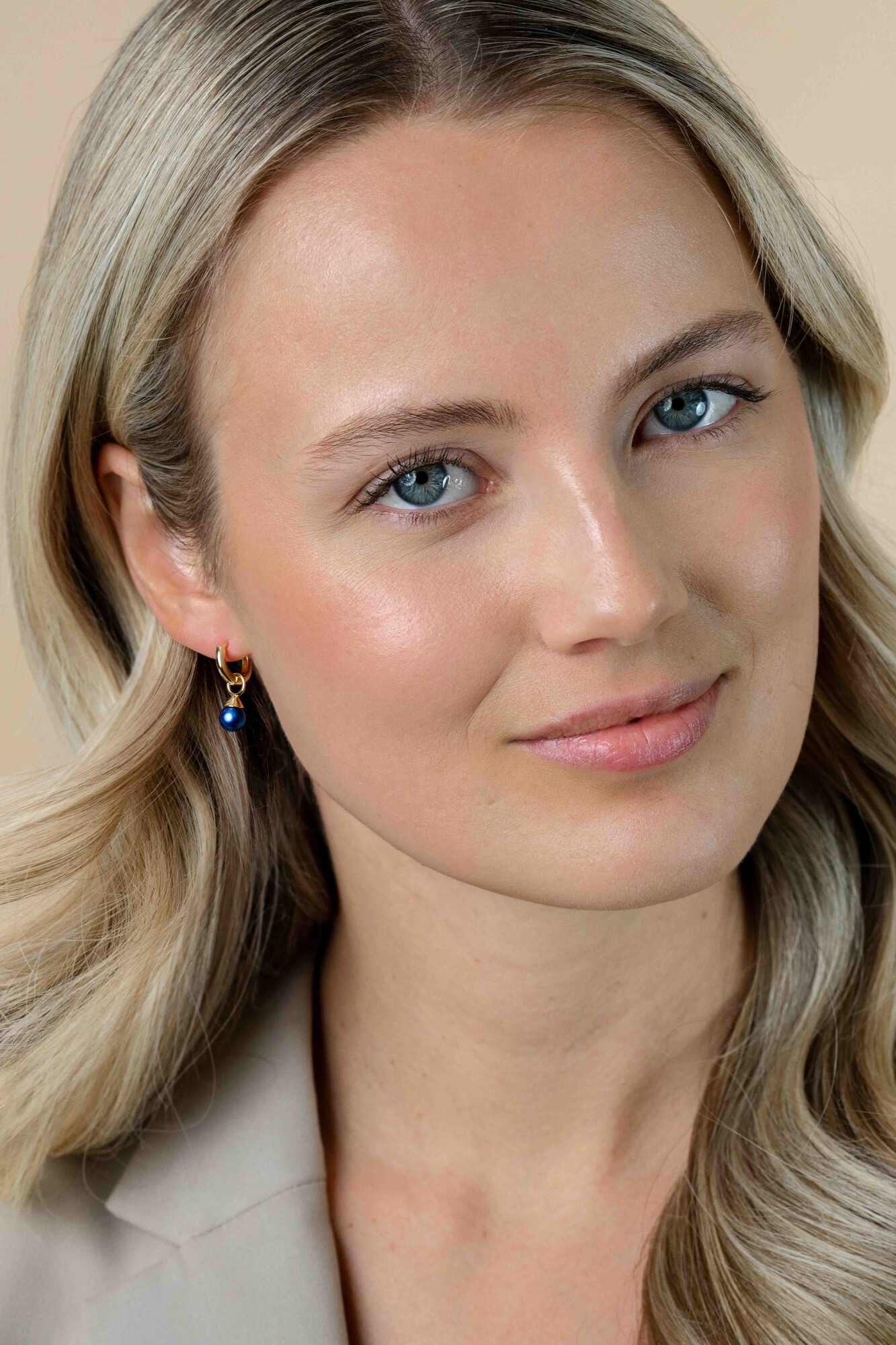 ZINZI zlv. creoolhangers gg.verg. blauwe parel 6mm