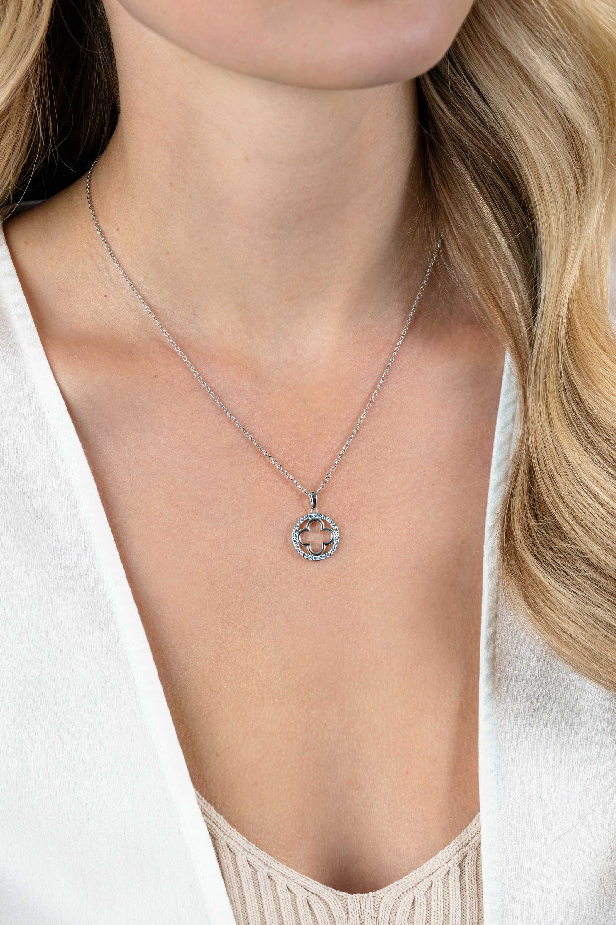 ZINZI Silber Kette mit luxuriösem Kleeblattanhänger (15 mm) rundum besetzt mit weißen Zirkonia, 45-48 cm ZIC2617