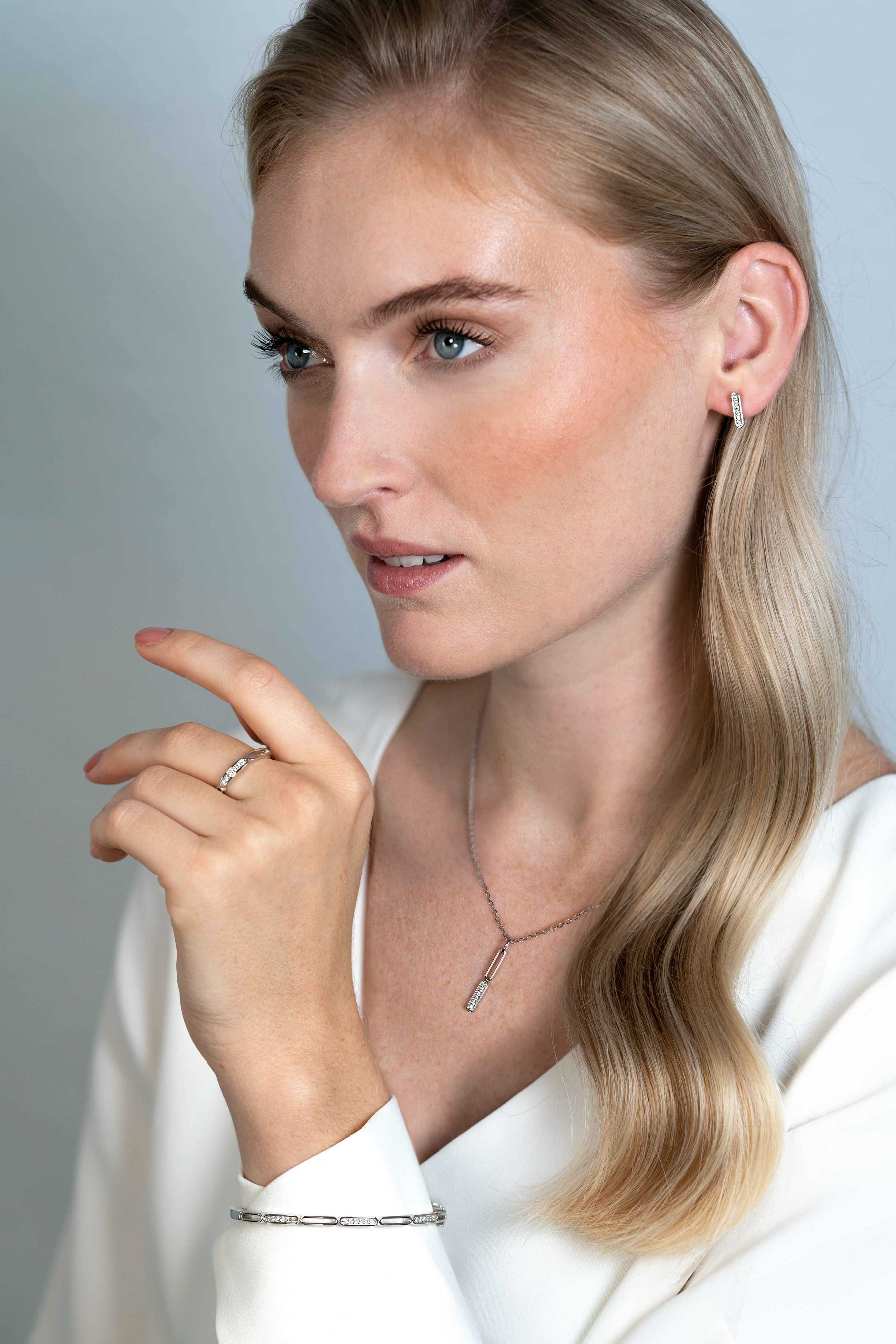 ZINZI silberne Ohrstecker Stab 12mm ovale Form besetzt mit weißen Zirkonia ZIO2270