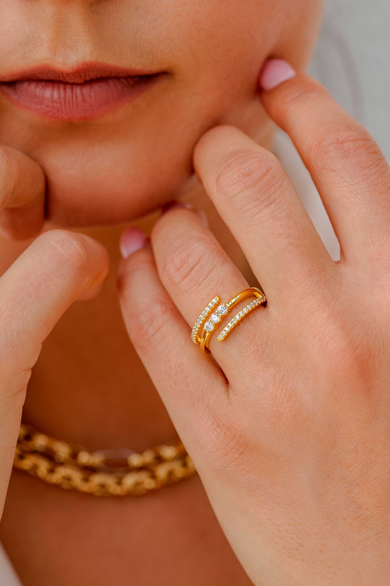 ZINZI vergoldeter silberner Multi-Look-Ring (8mm breit) mit 3 Reihen, besetzt mit weißen Zirkonia ZIR2645Y