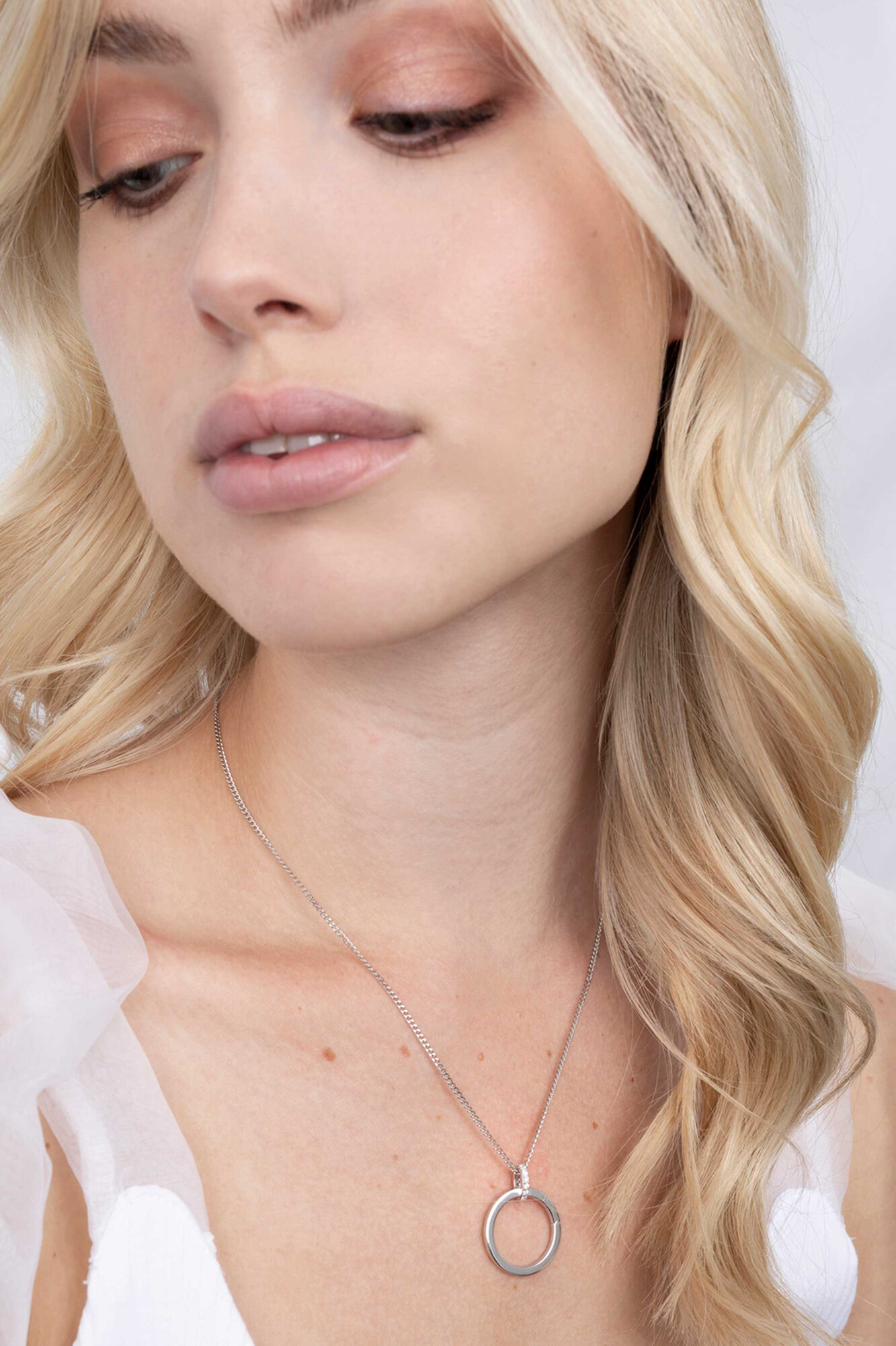 ZINZI silberner runder Anhänger 21mm mit geschlossenem Ring weiß ZIH2061