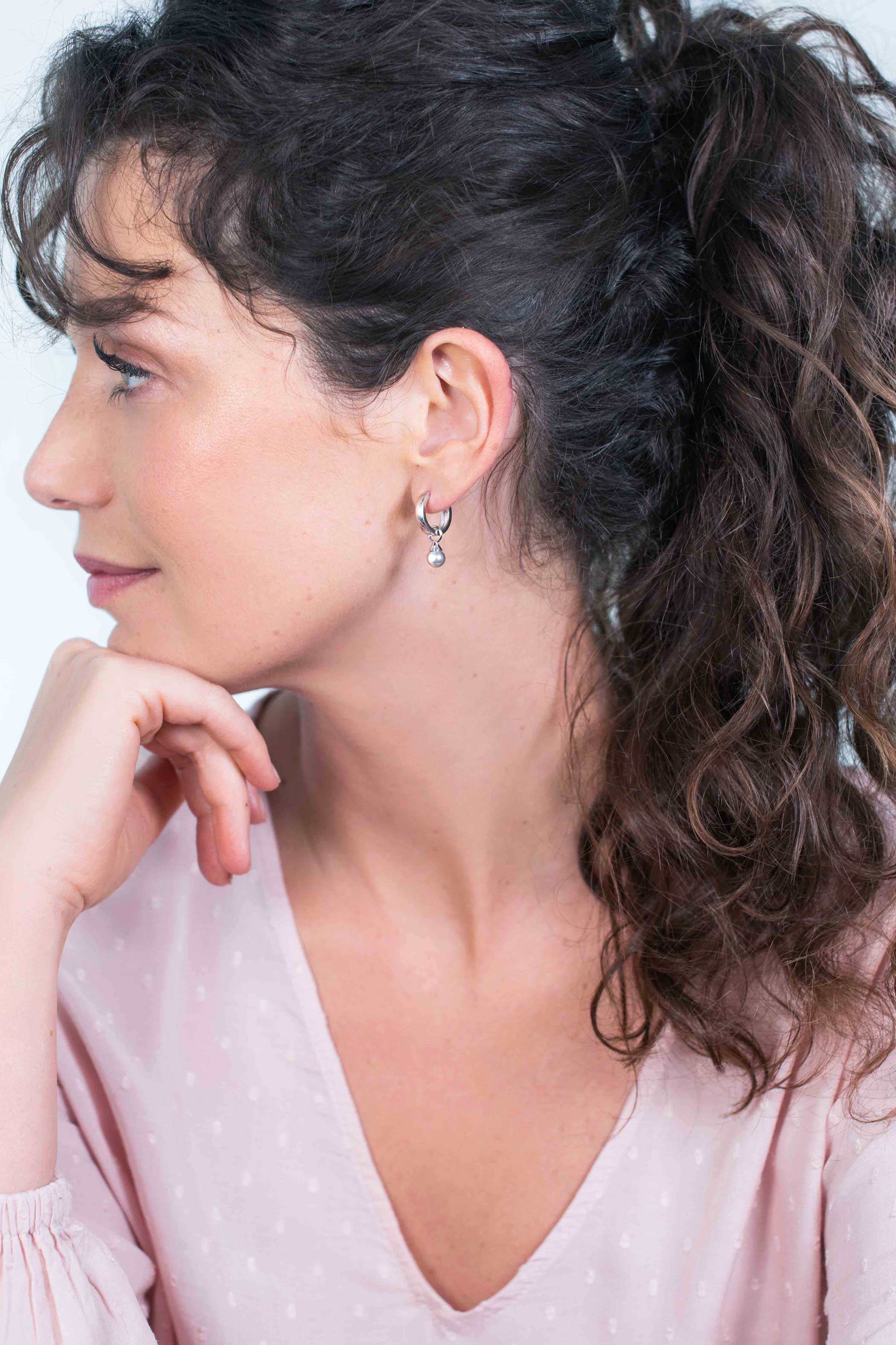 ZINZI silberne Ohrhänger Perlen hellgrau 6mm ZICH1749LG