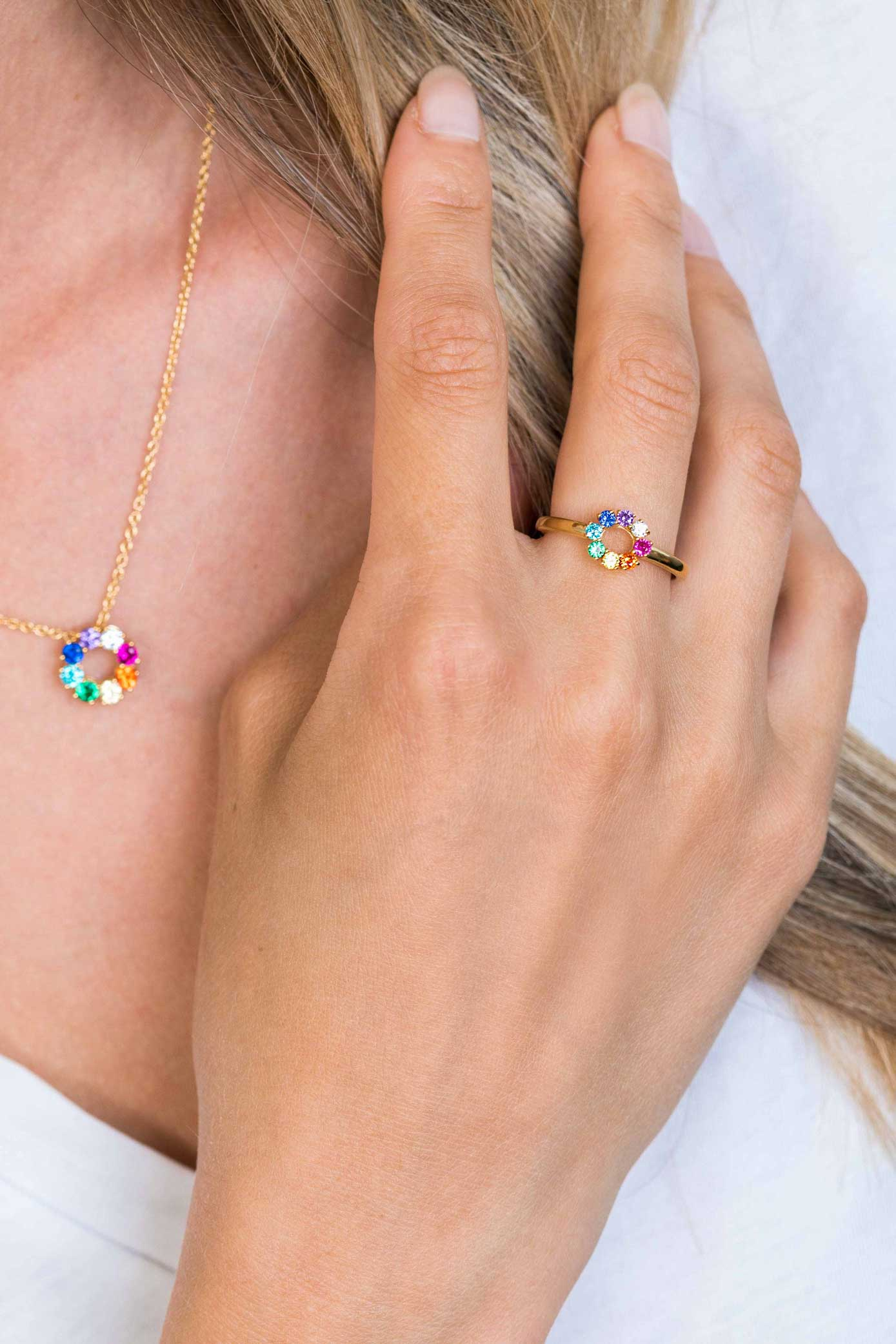 ZINZI silberner Ring 14K gelb vergoldet 8,5mm besetzt regenbogenfarben ZIR2172