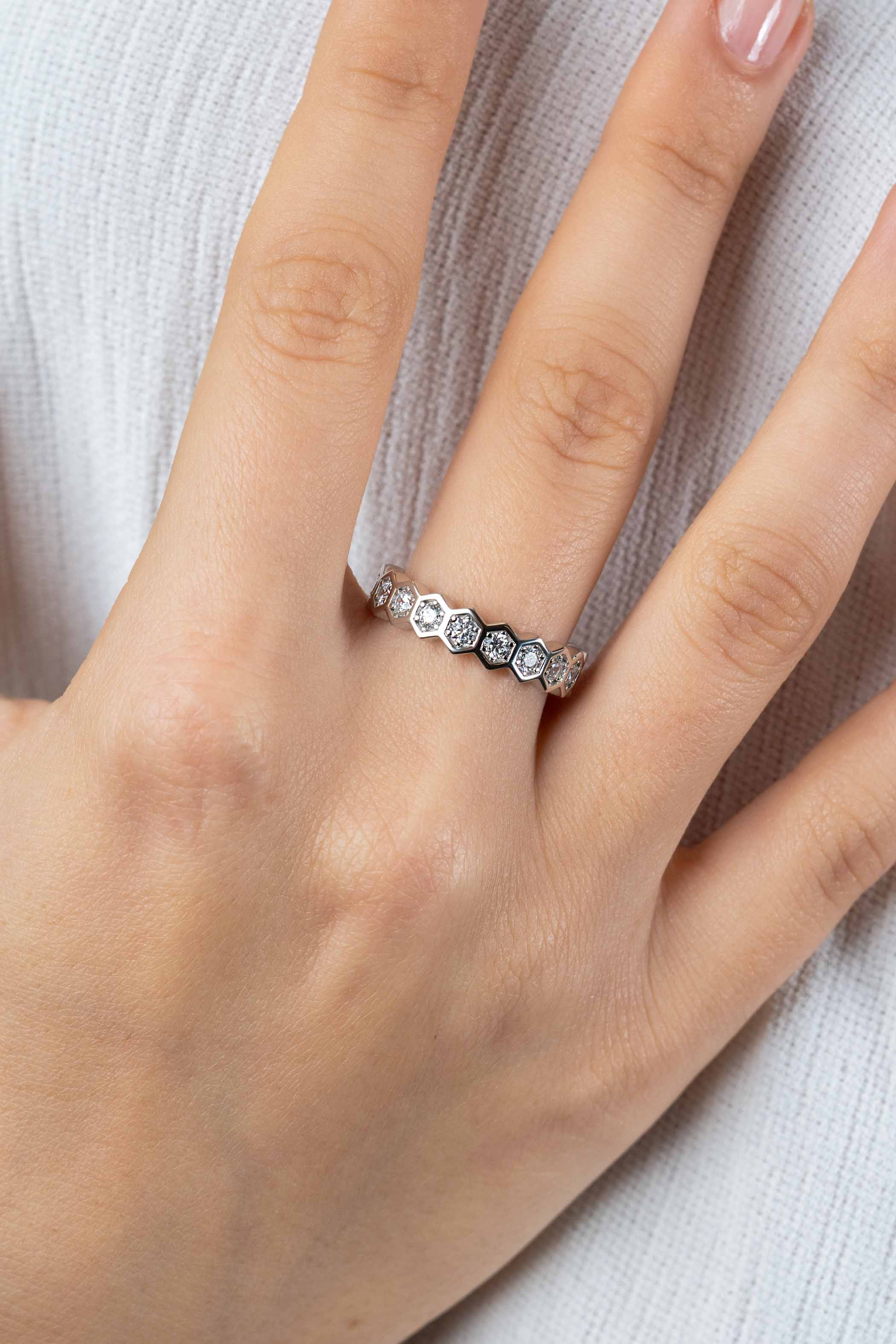 ZINZI zlv. ring zeskantjes bezet met zirconia's mt.50