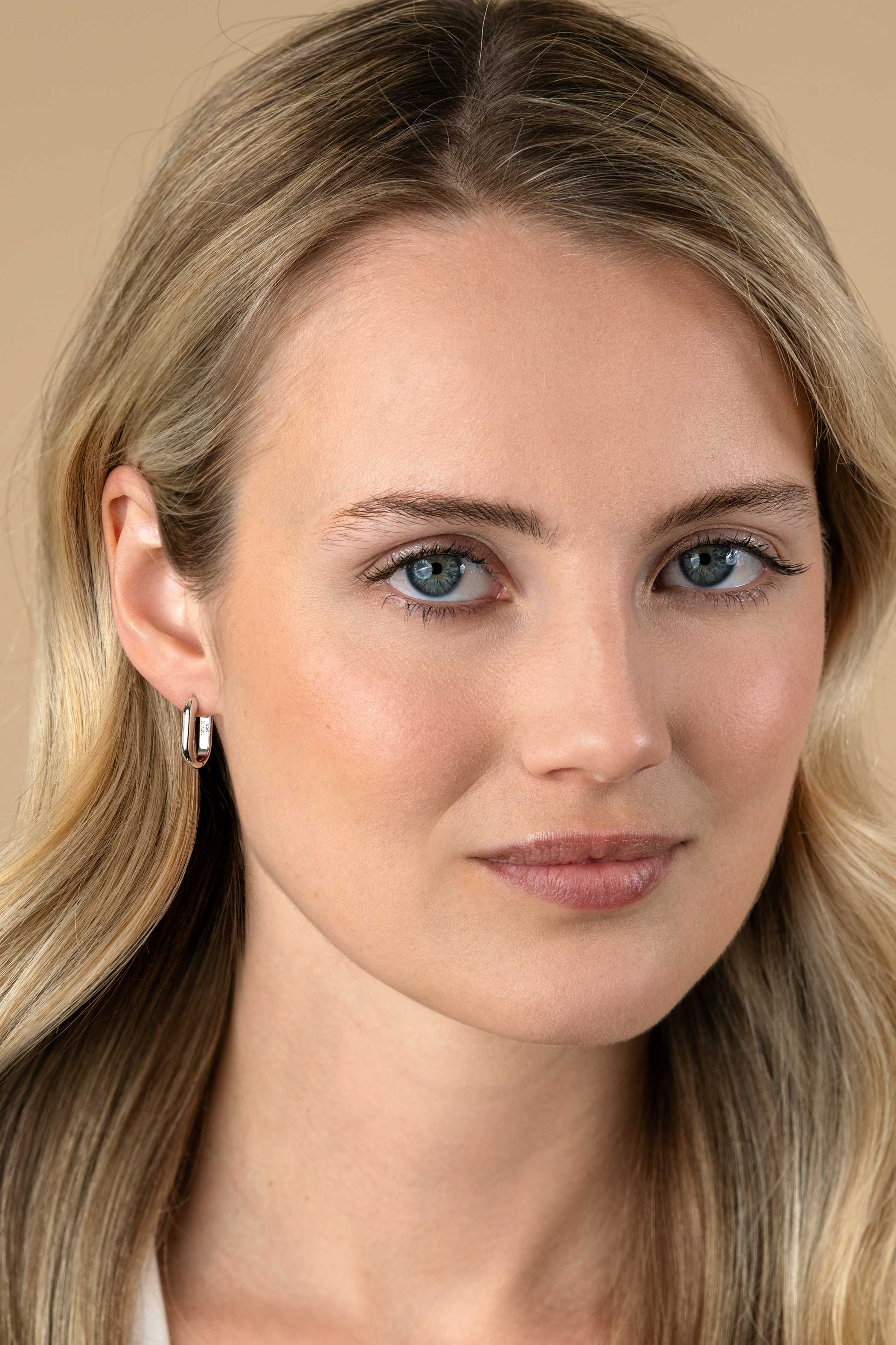 15,5mm ZINZI Silber Creolen in ovaler Form mit runder Röhre 3mm breit ZIO2604