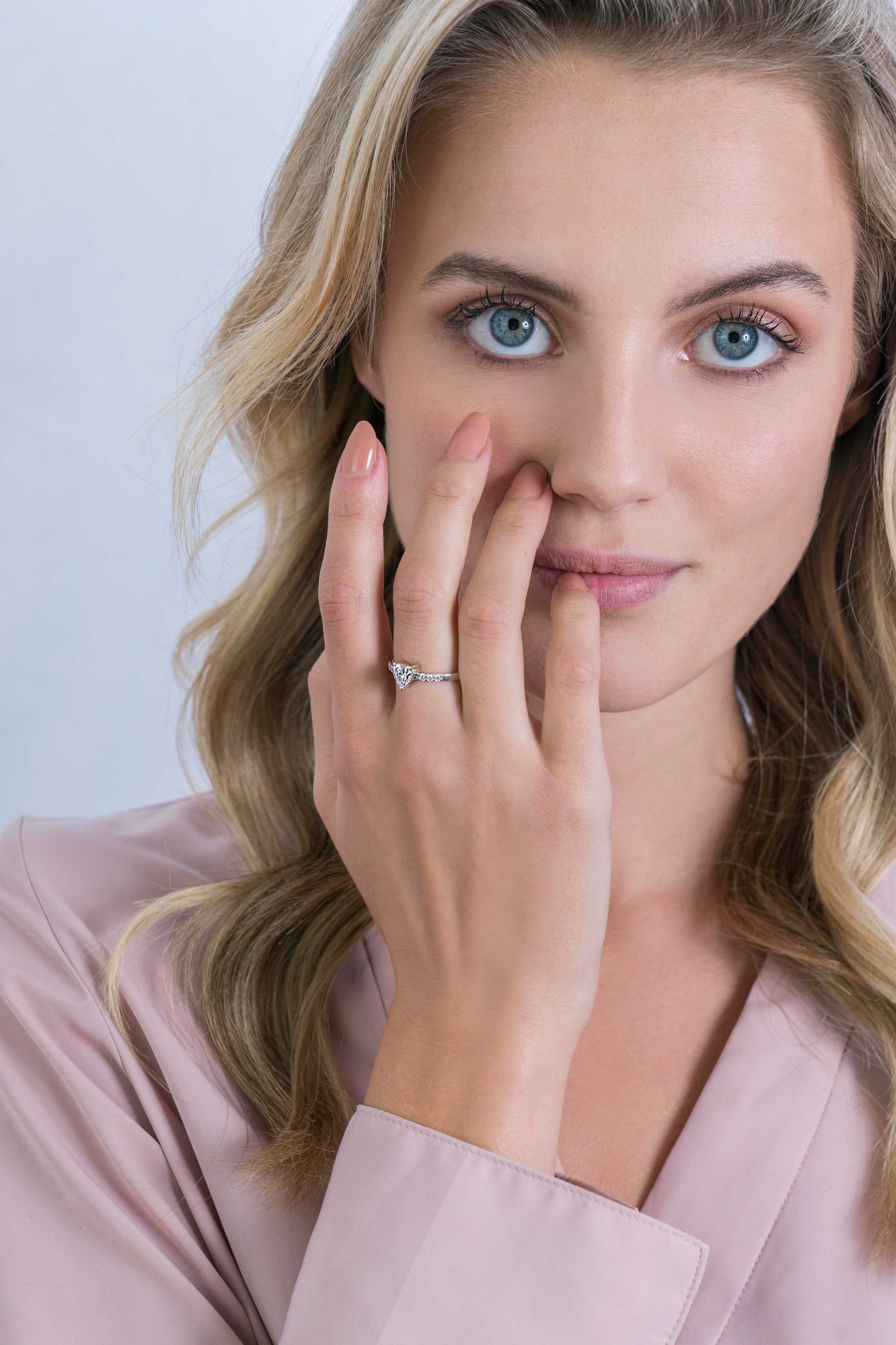 ZINZI silberner Ring Herz weißer Zirkonia ZIR2134