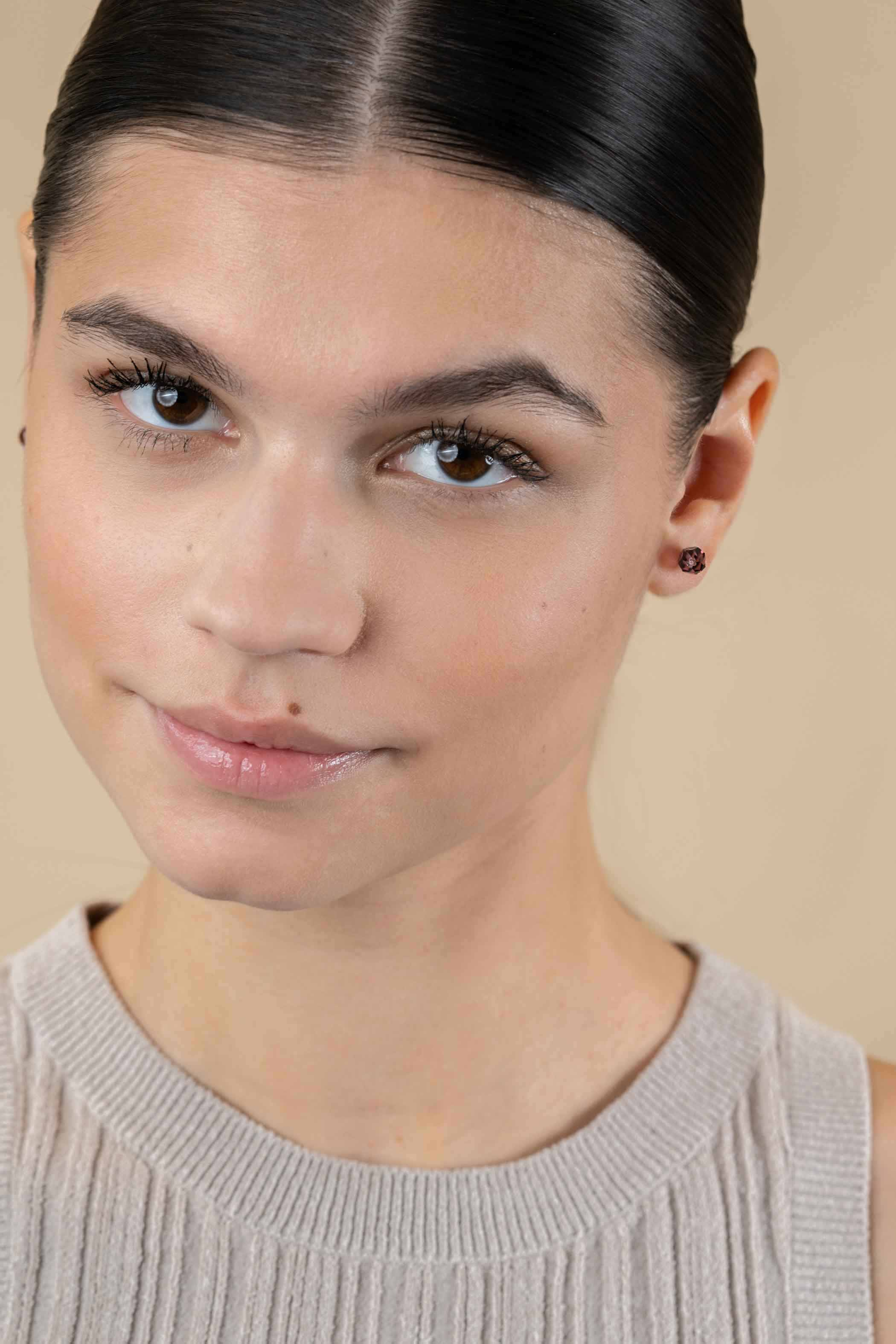 ZINZI zlv. oorknopjes paarse bead