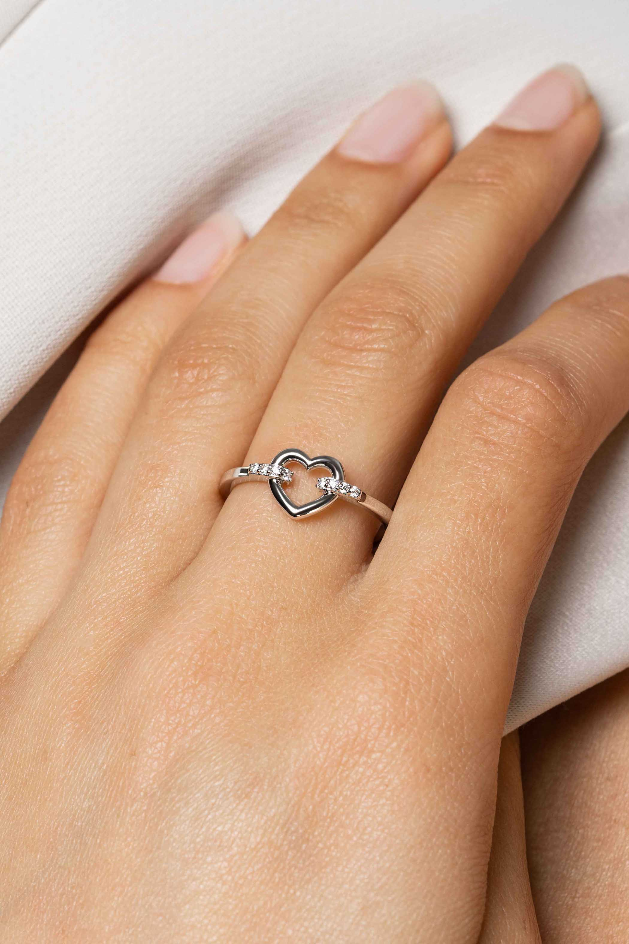 ZINZI zlv. ring open hart en zirconia's in band mt.54