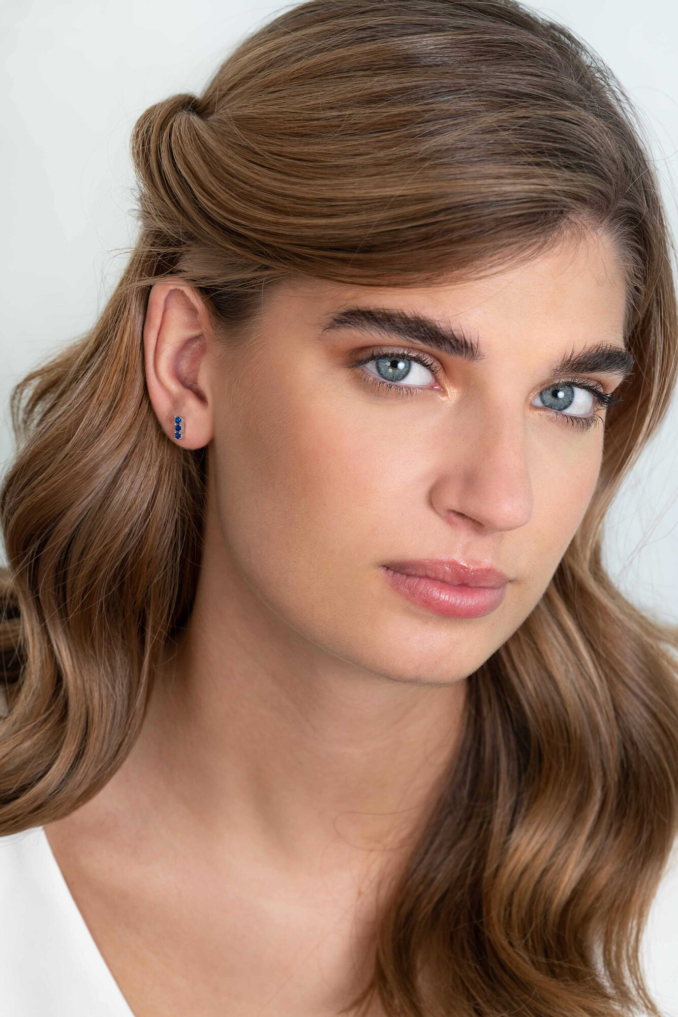 ZINZI silberne Ohrstecker 8mm Stab Chaton-Set dunkelblau ZIO2127B