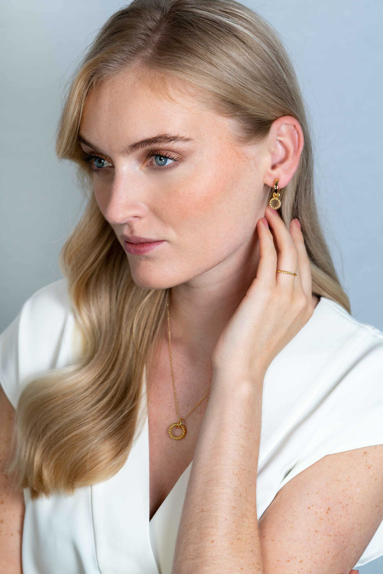 ZINZI Silberring extra 14K Gelbvergoldung gedrehtes Design 2mm ZIR2247