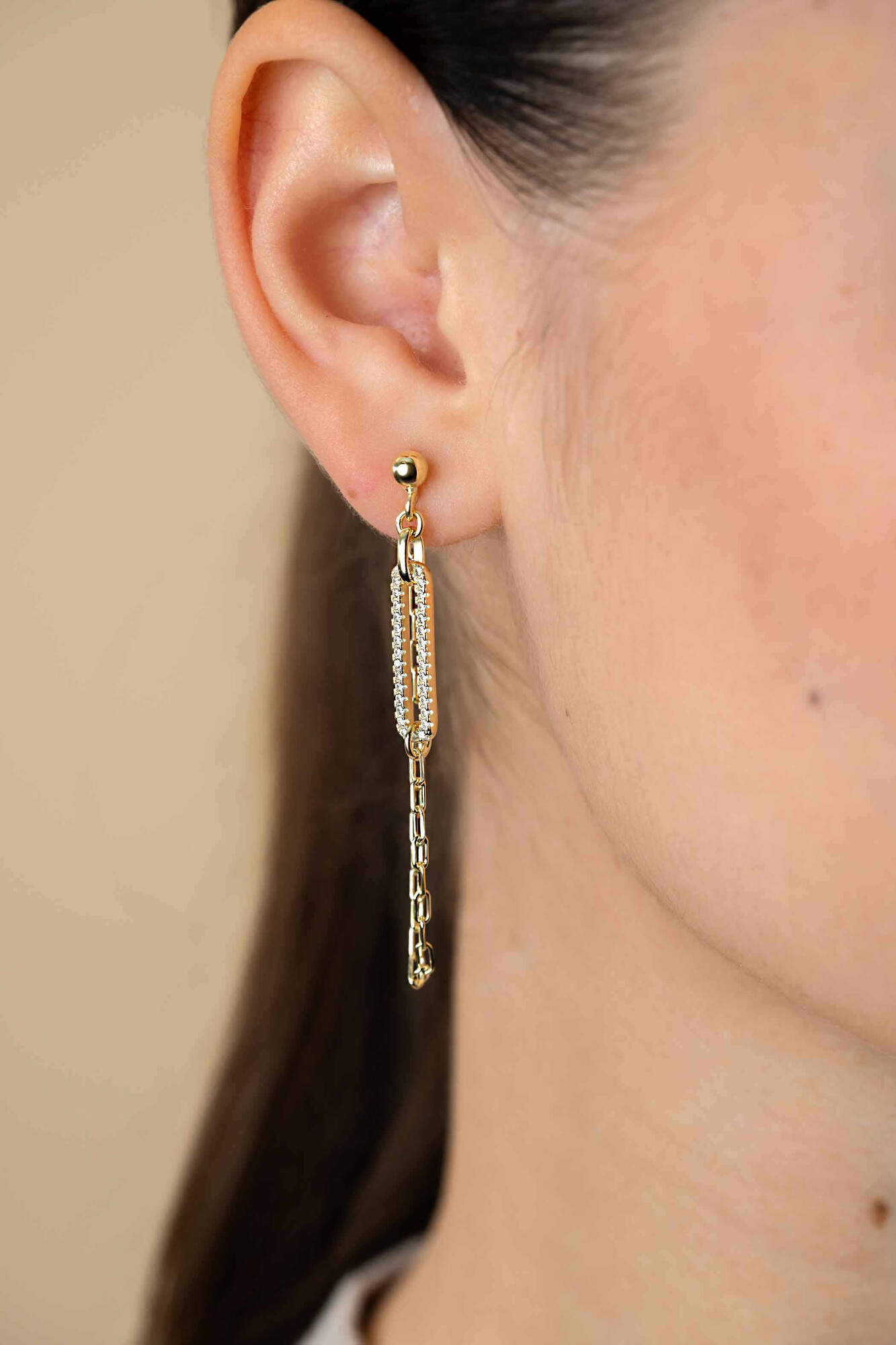 ZINZI zlv. oorstekers met ovaal zirc. en ketting