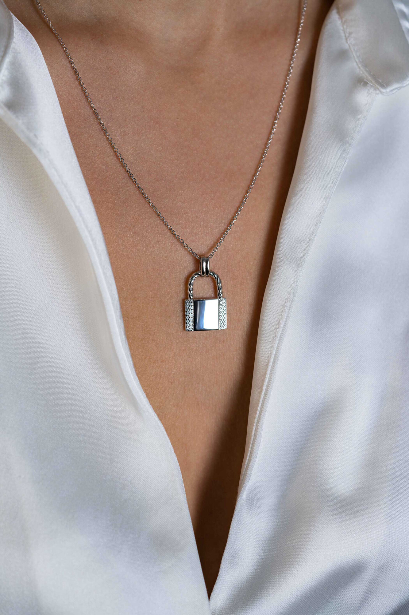 ZINZI zlv. hanger slot met zirconia's  groot