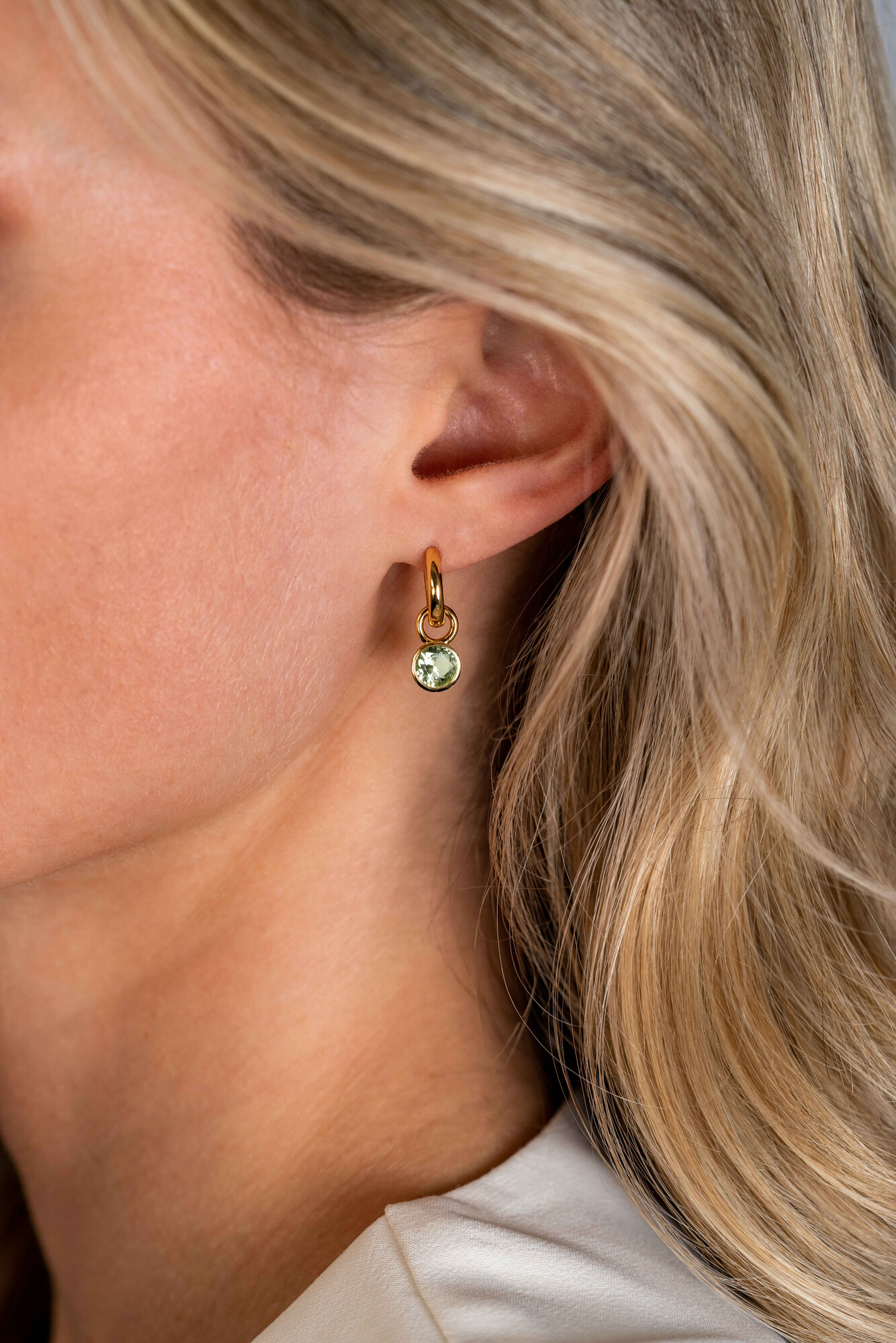 ZINZI zlv.oorbedels gg.verg. birthstones peridoot cz