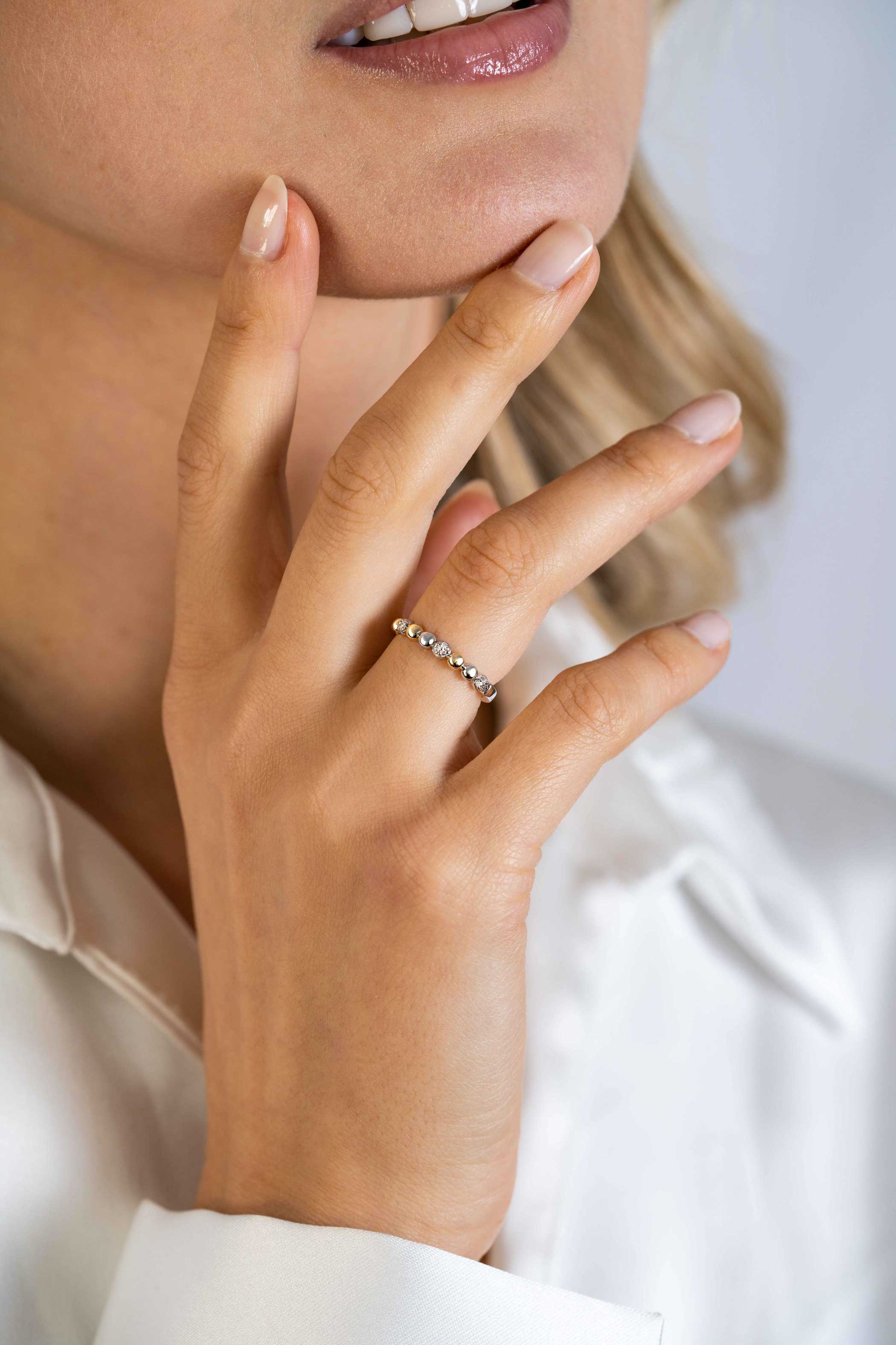 ZINZI zlv. aanschuifring bic. bolletjes en zirc. mt.62