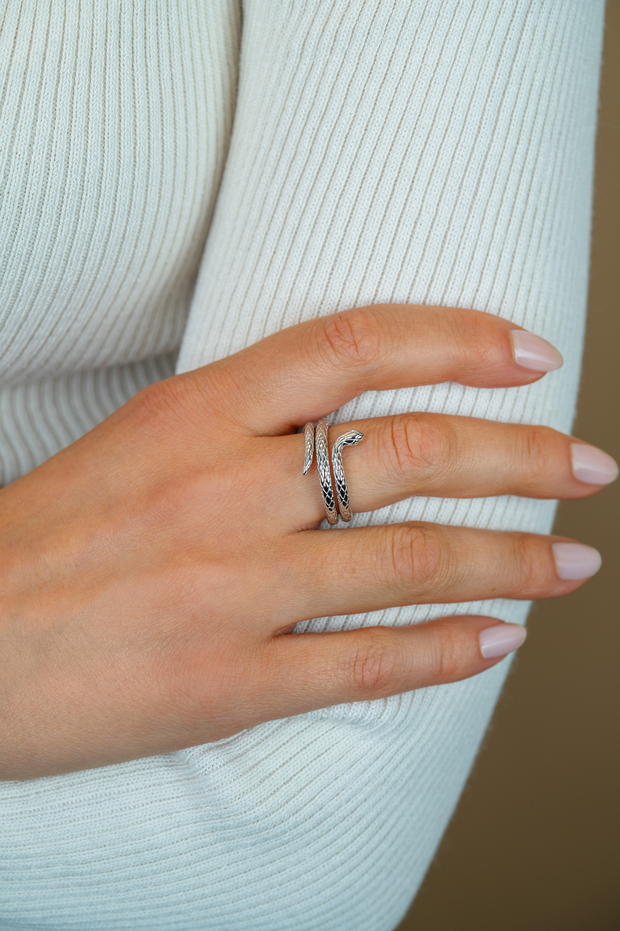 ZINZI zlv. ring slagmodel slang met zirc.ogen mt.56