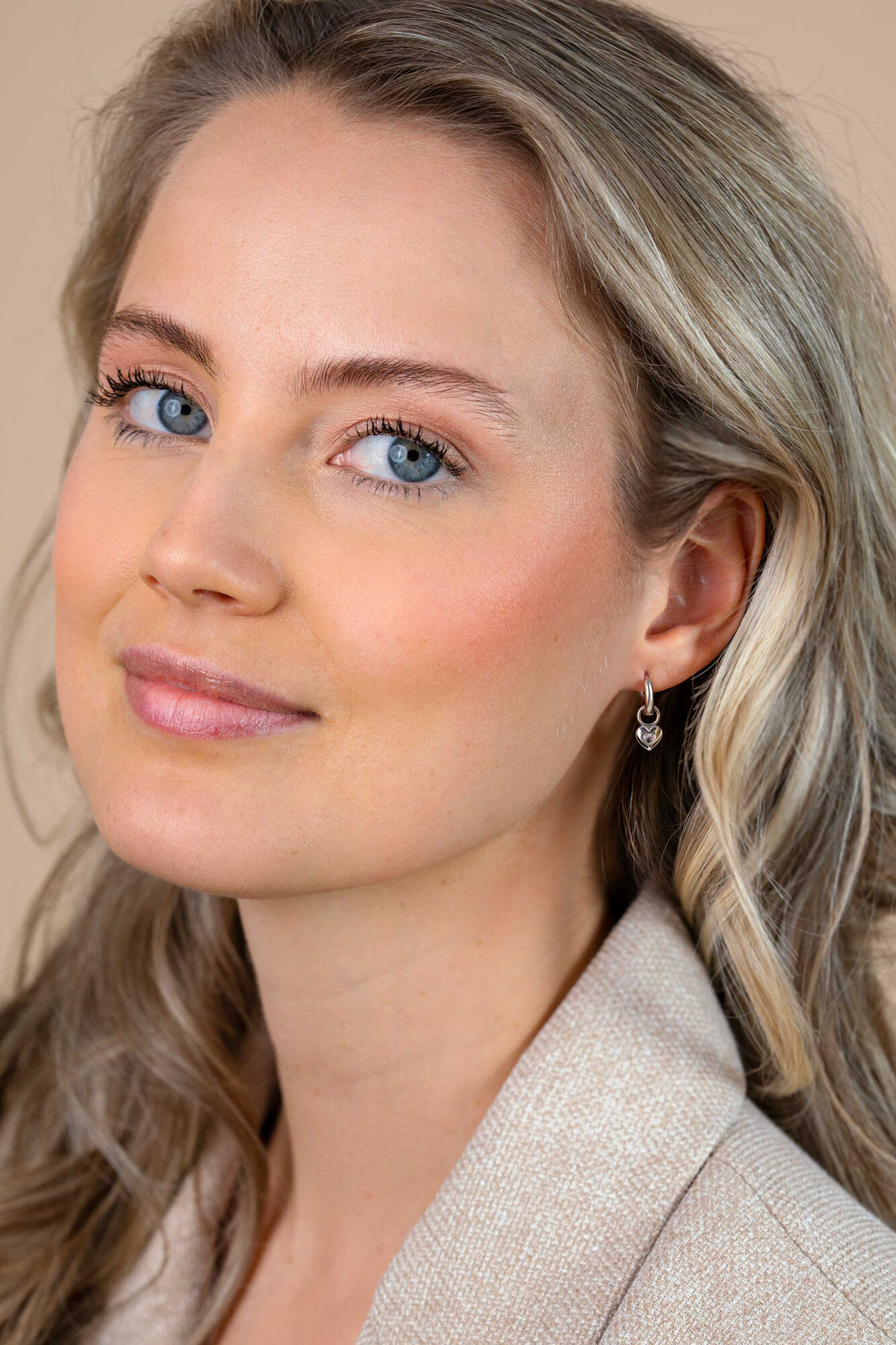 ZINZI zlv. oorbedels hart met hart zirconia