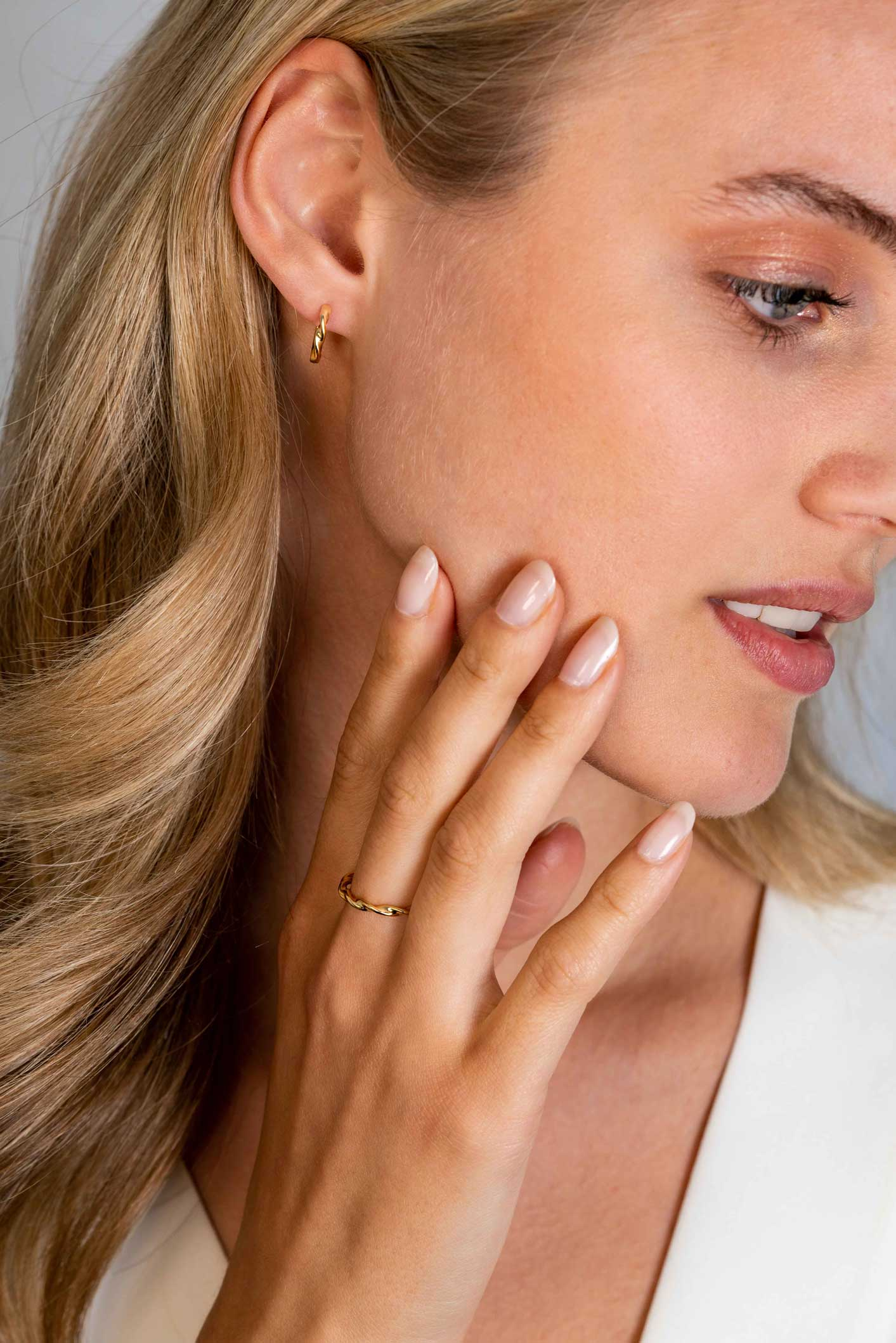 ZINZI zlv. klapcreolen geel verguld gedraaid 13x2mm