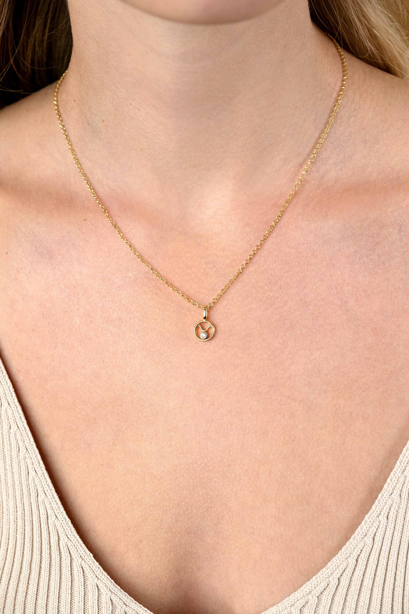 9mm ZINZI vergoldeter Silber Stier Sternzeichen-Anhänger, besetzt mit weißen Zirkonia ZIHY-STI (ohne Kette)