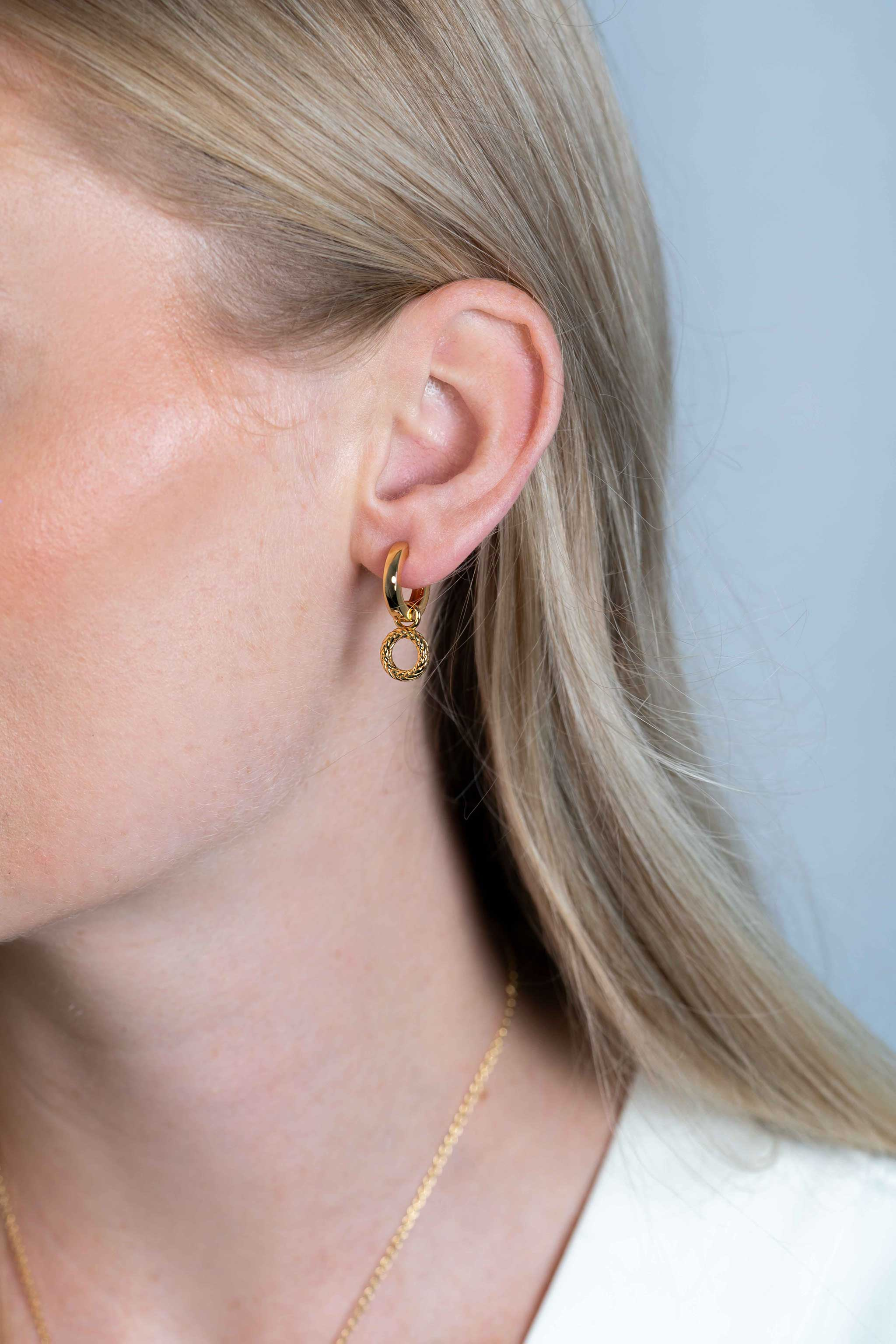 ZINZI Silberne Ohranhänger 14K gelbgold vergoldet rund mit Seileffekt 10mm ZICH2246G