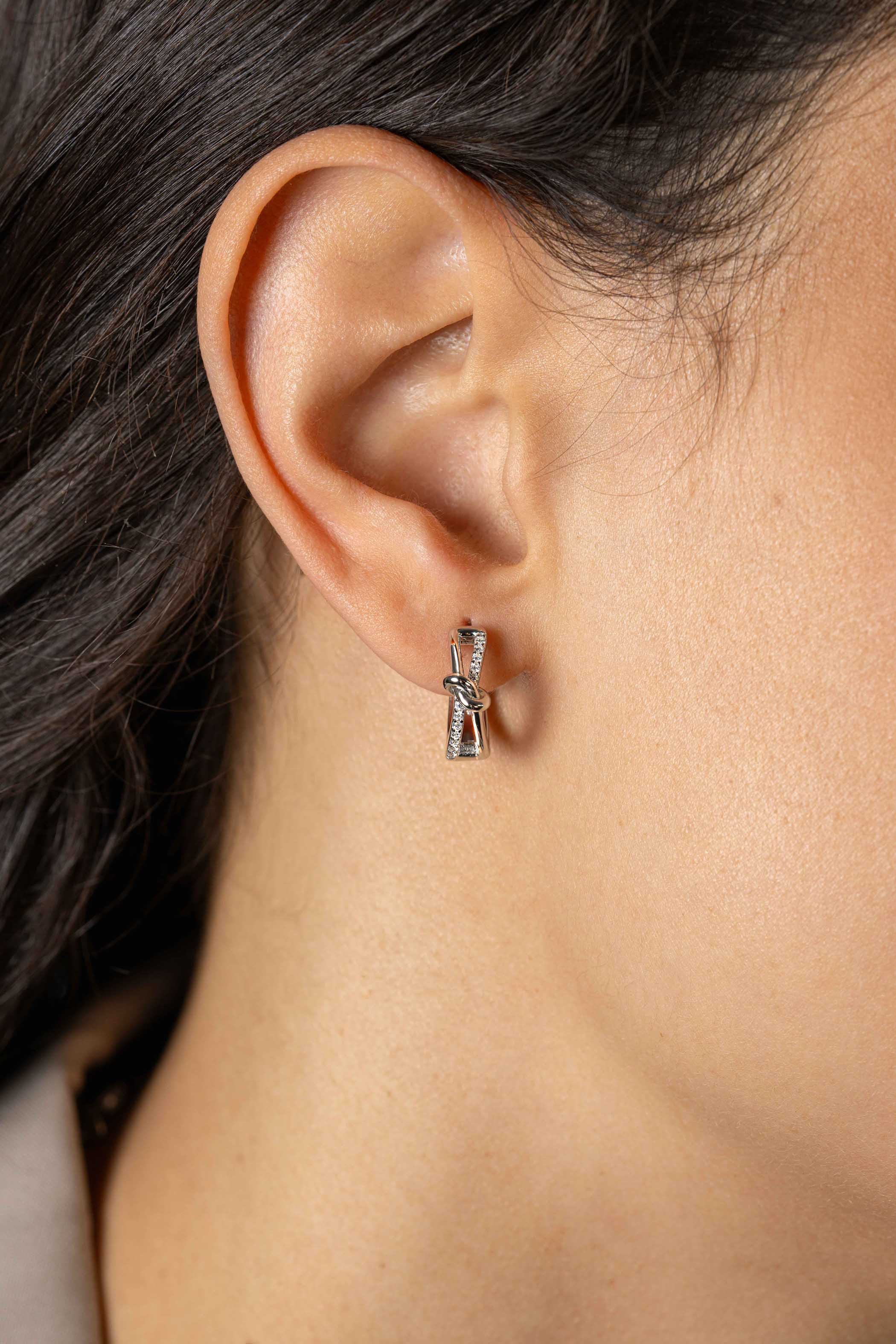 ZINZI zlv. klapcreolen met knoop en zirc.16.5x5.0mm