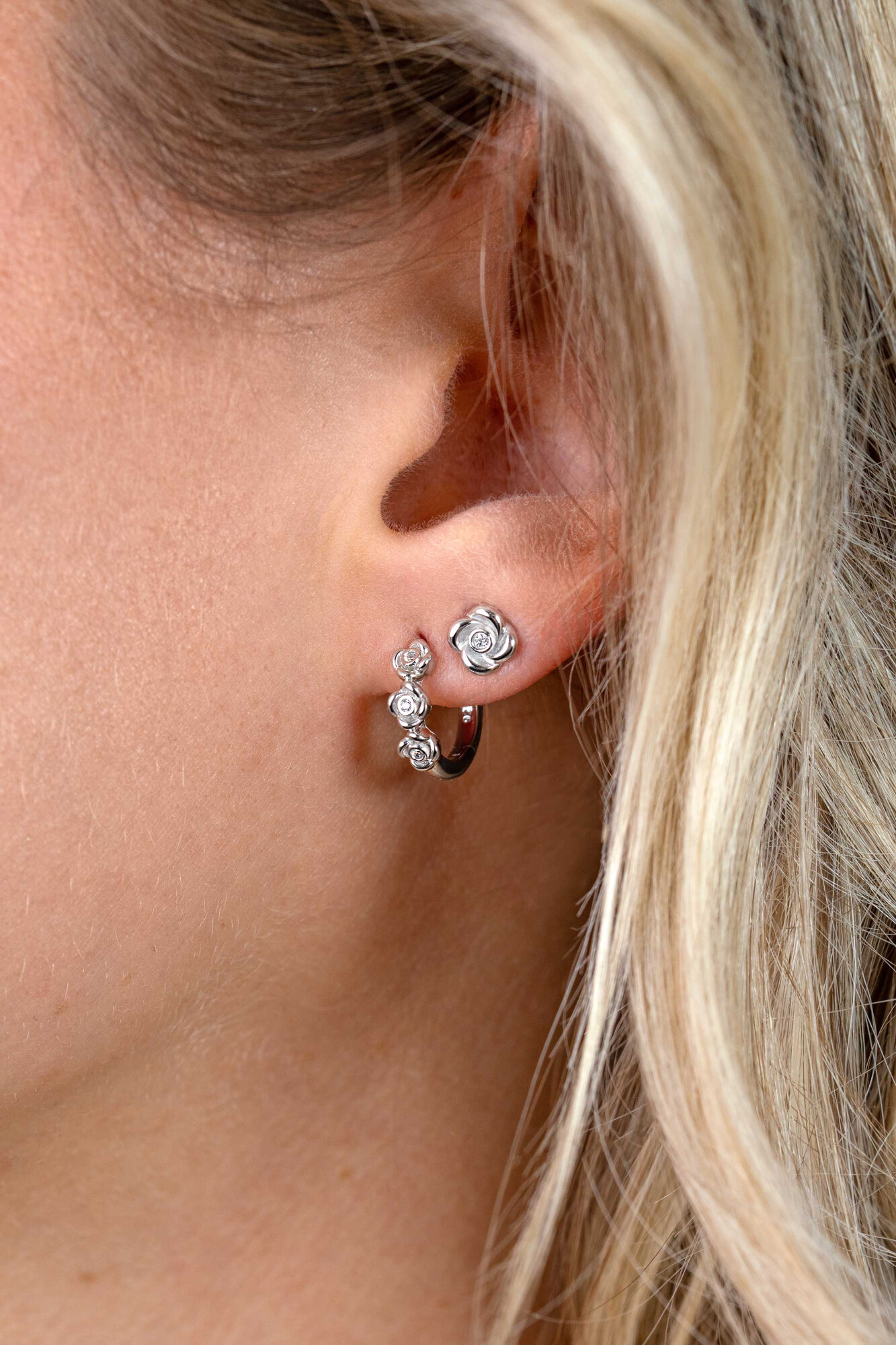 ZINZI zlv. oorknopjes roosje met zirconia