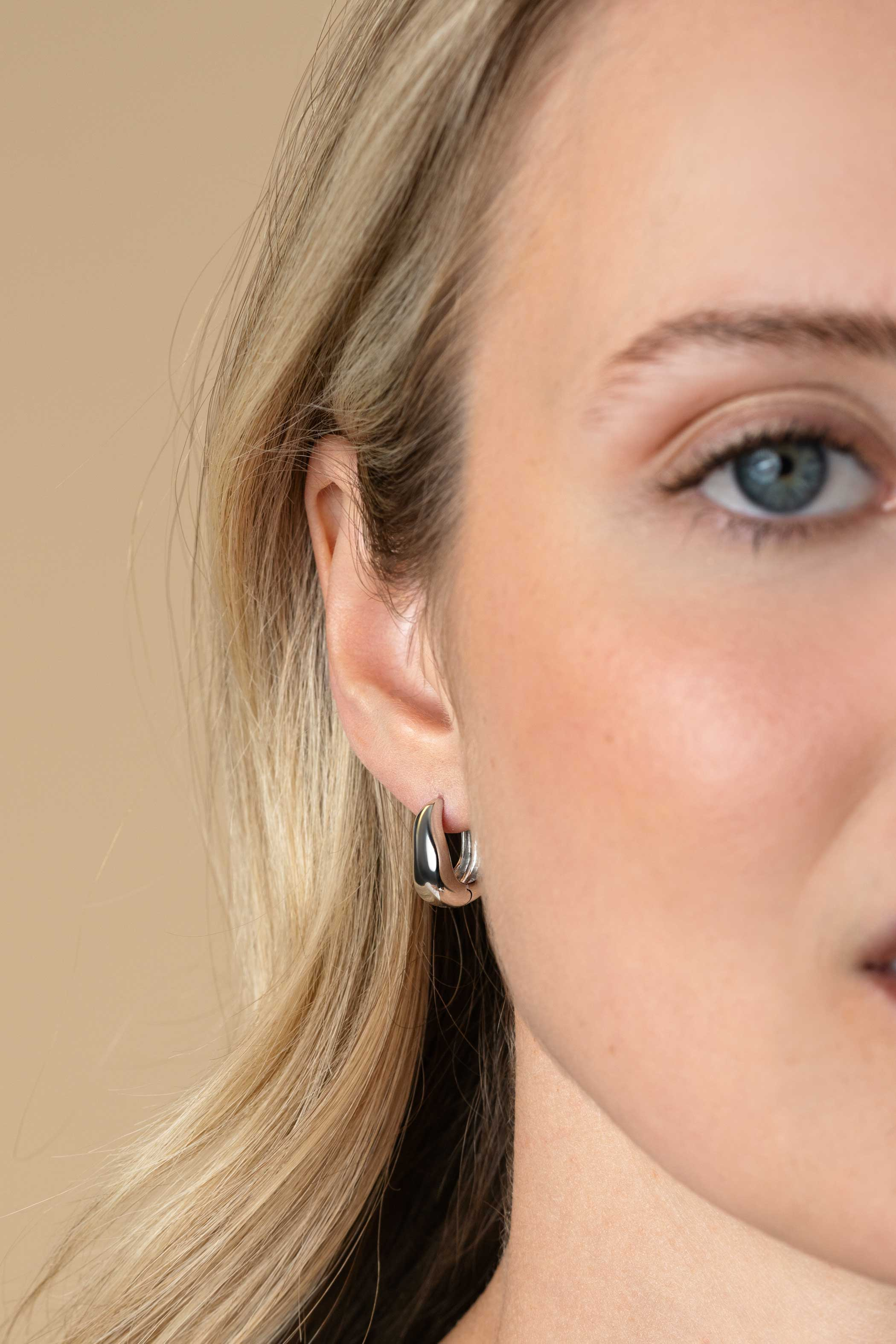 15mm ZINZI Silber Creolen organisch geformt 6,5mm breit mit Luxus-Schnappverschluss ZIO2609