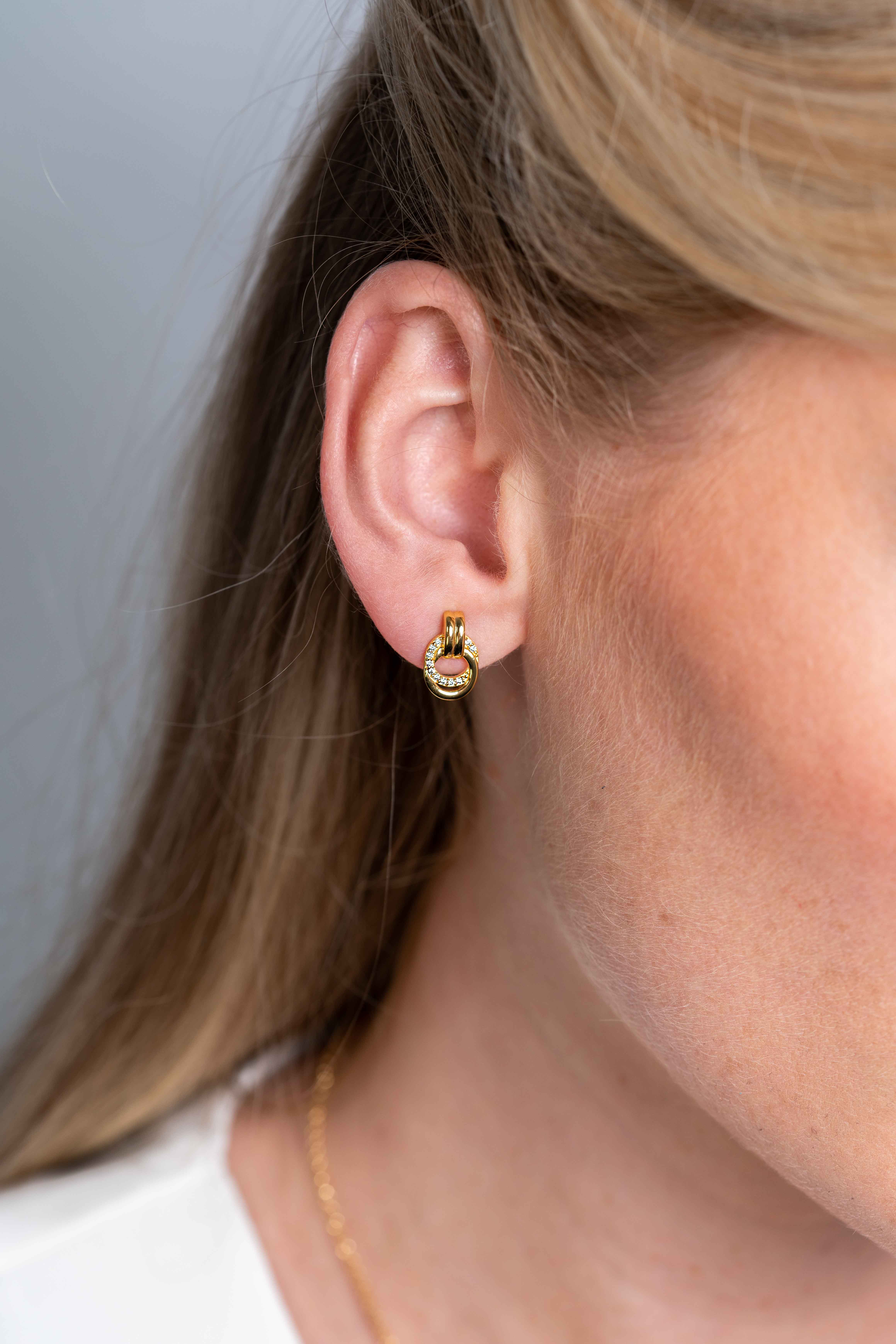 ZINZI silberne Ohrstecker 14K gelbvergoldet 13mm miteinander verbunden runde Formen glatt und weißer Zirkonia ZIO2266Y