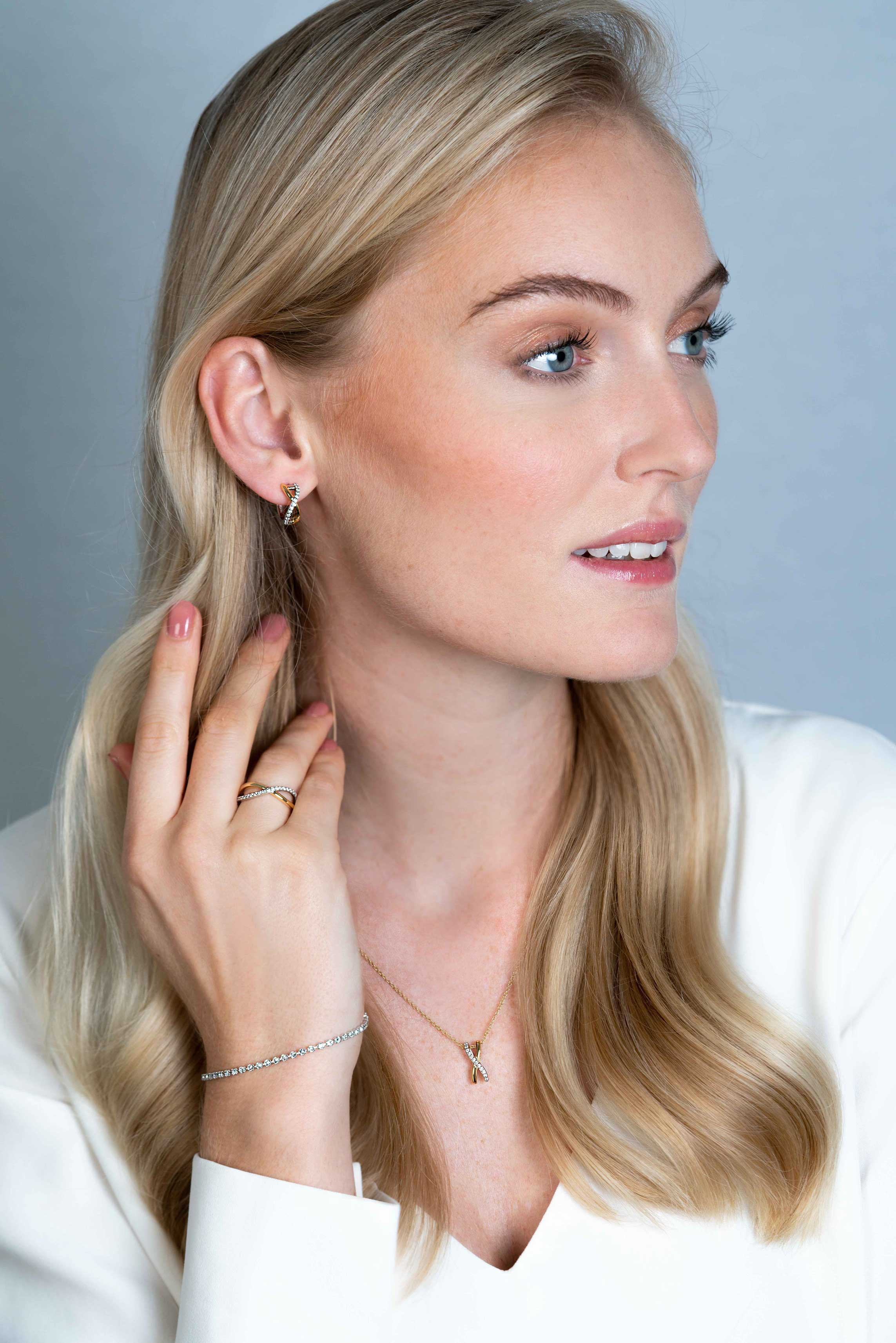 ZINZI silberne zweifarbige Ohrringe Crossover mit weißen Zirkonias 15x5mm ZIO2234