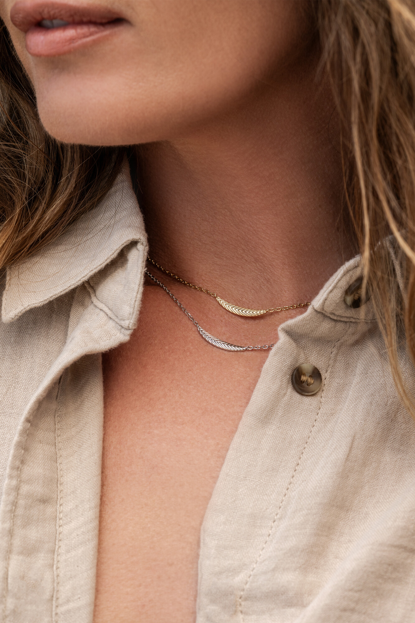 ZINZI silberne Gliederkette mit großer Feder. Die Feder symbolisiert das Ausbreiten deiner Flügel und Freiheit. 40-45cm ZIC2644