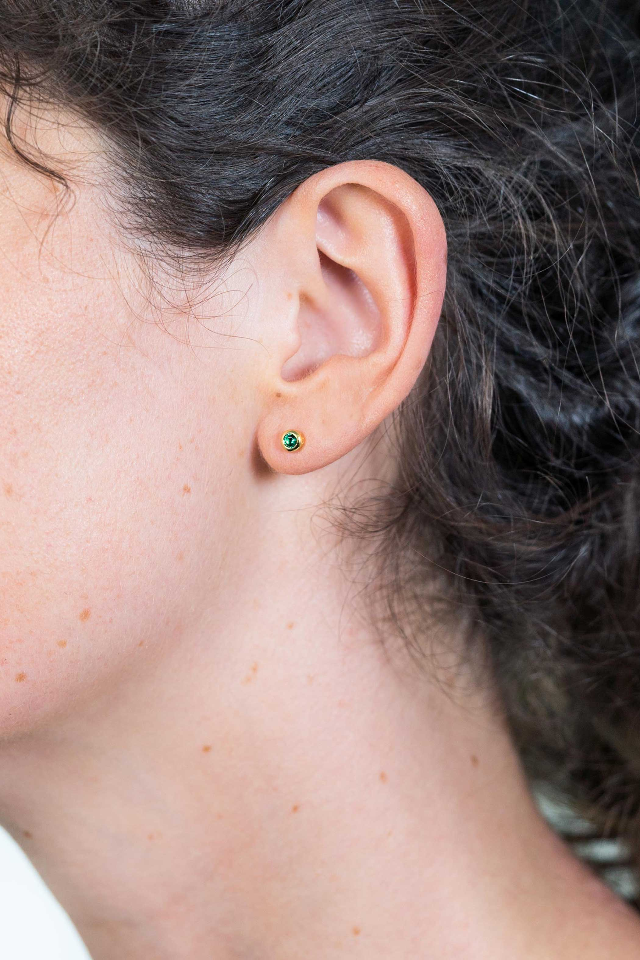 ZINZI silberne gelbvergoldete Ohrstecker 4mm grüner Farbstein ZIO1177GG