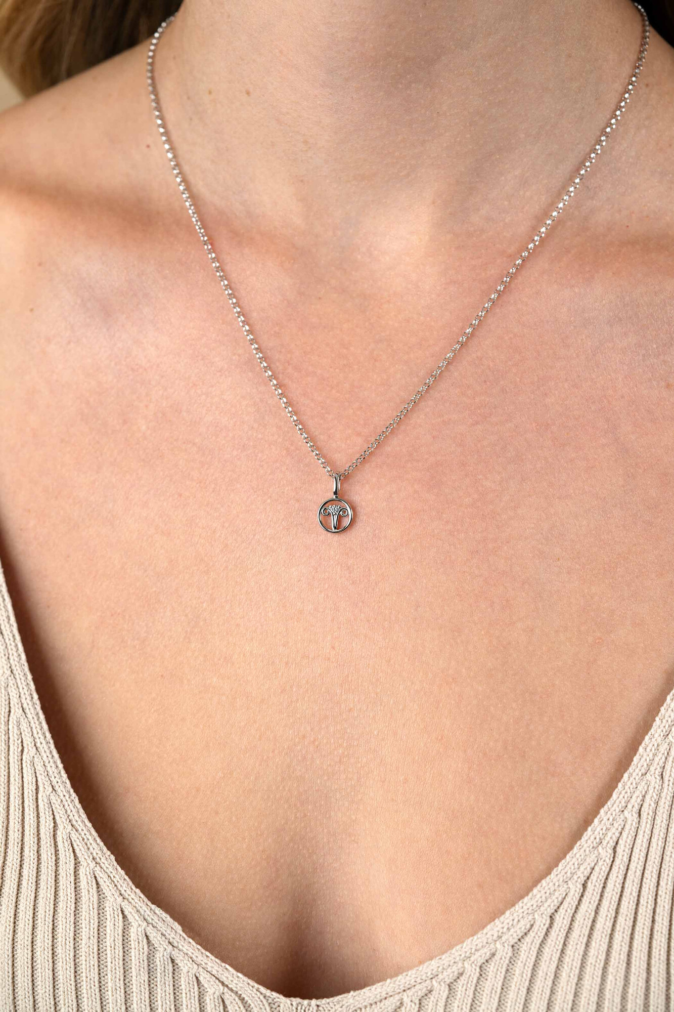 9mm ZINZI Silber Widder Sternzeichen-Anhänger, besetzt mit weißen Zirkonia ZIH-RAM (ohne Kette)