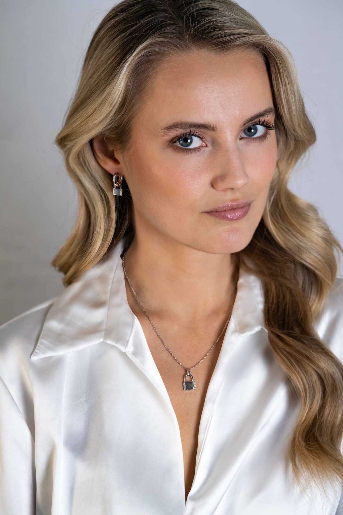 ZINZI zlv. hanger slotje met zirconia's 20mm