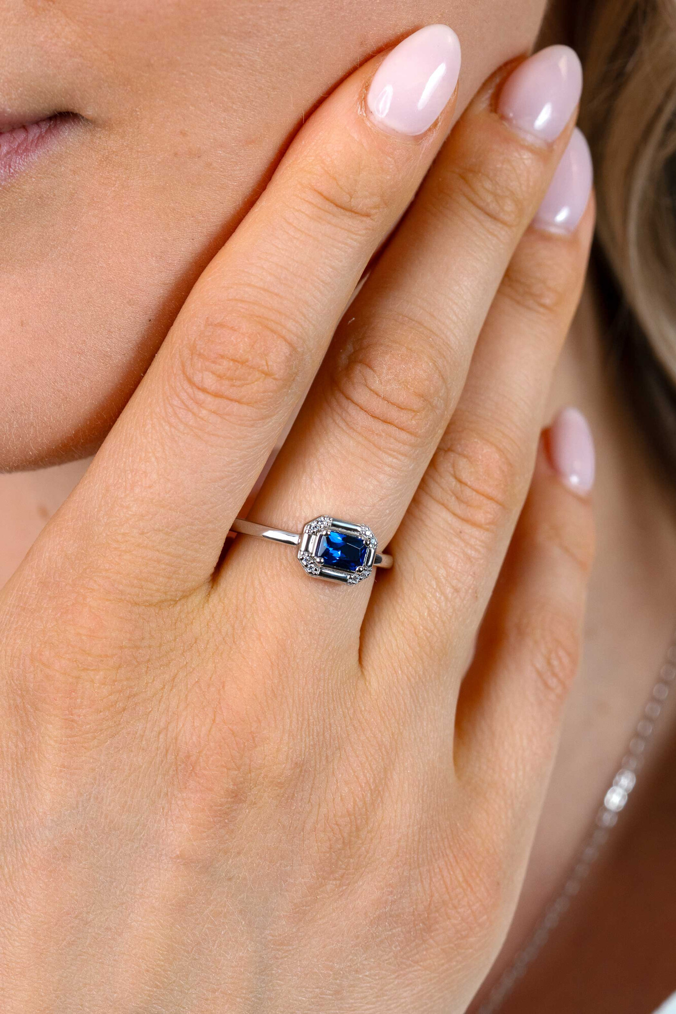 ZINZI zlv. ring rechthoek blauw en zirconia's mt.62