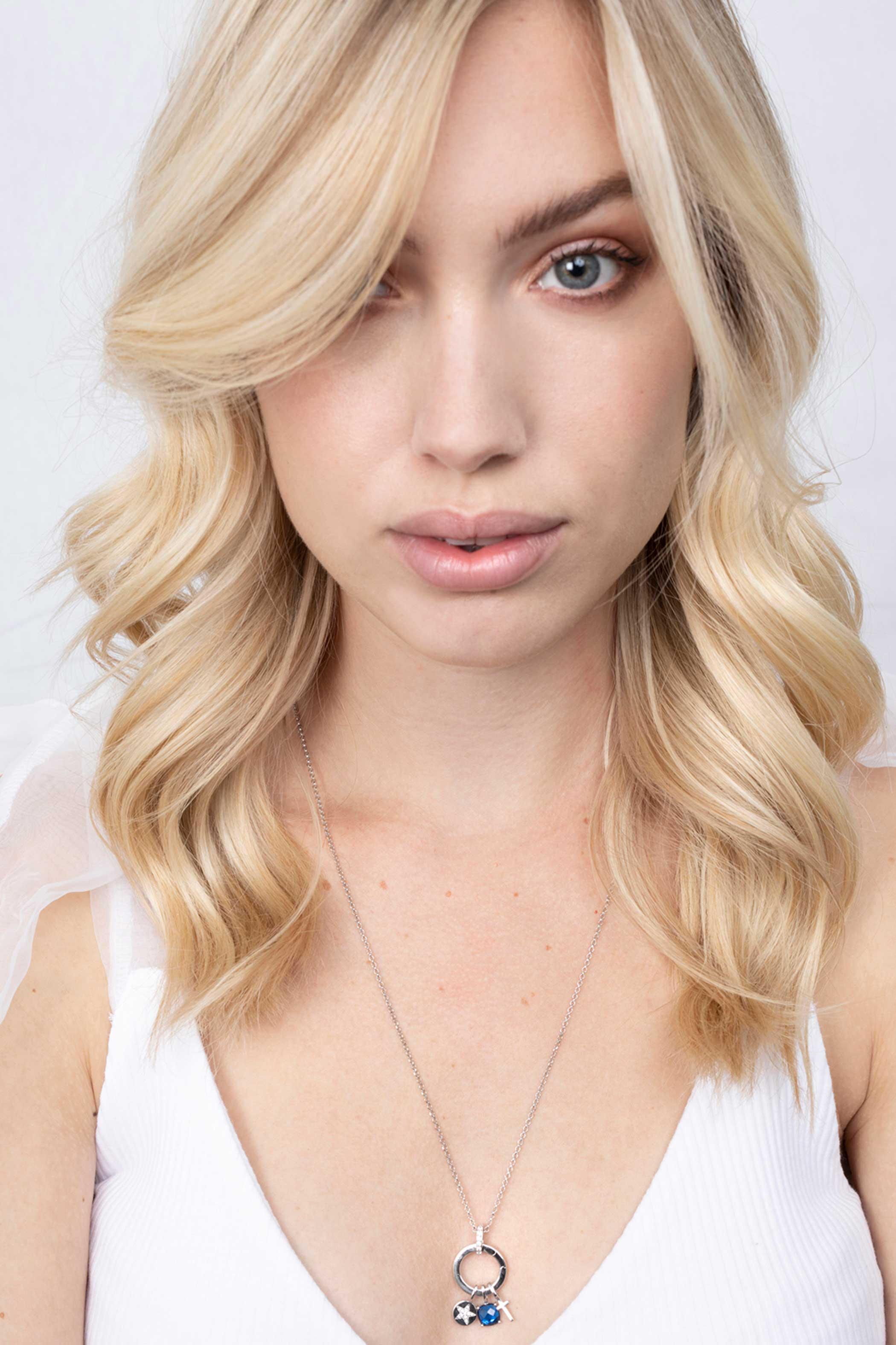 ZINZI silberner runder Anhänger 17mm mit geschlossenem Ring  weiß ZIH2060