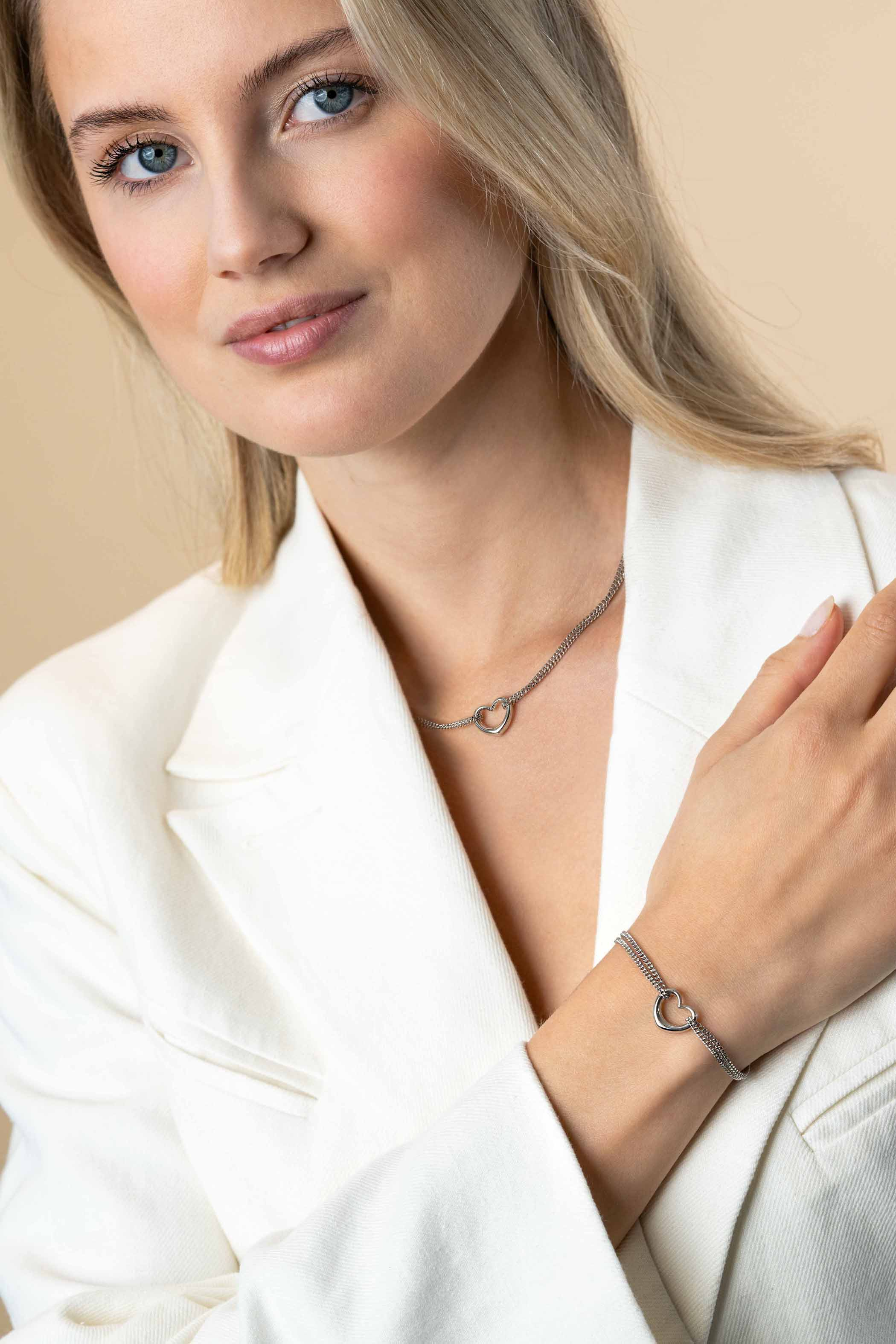 ZINZI zlv. armband dubbel grmt. met hart ertussen