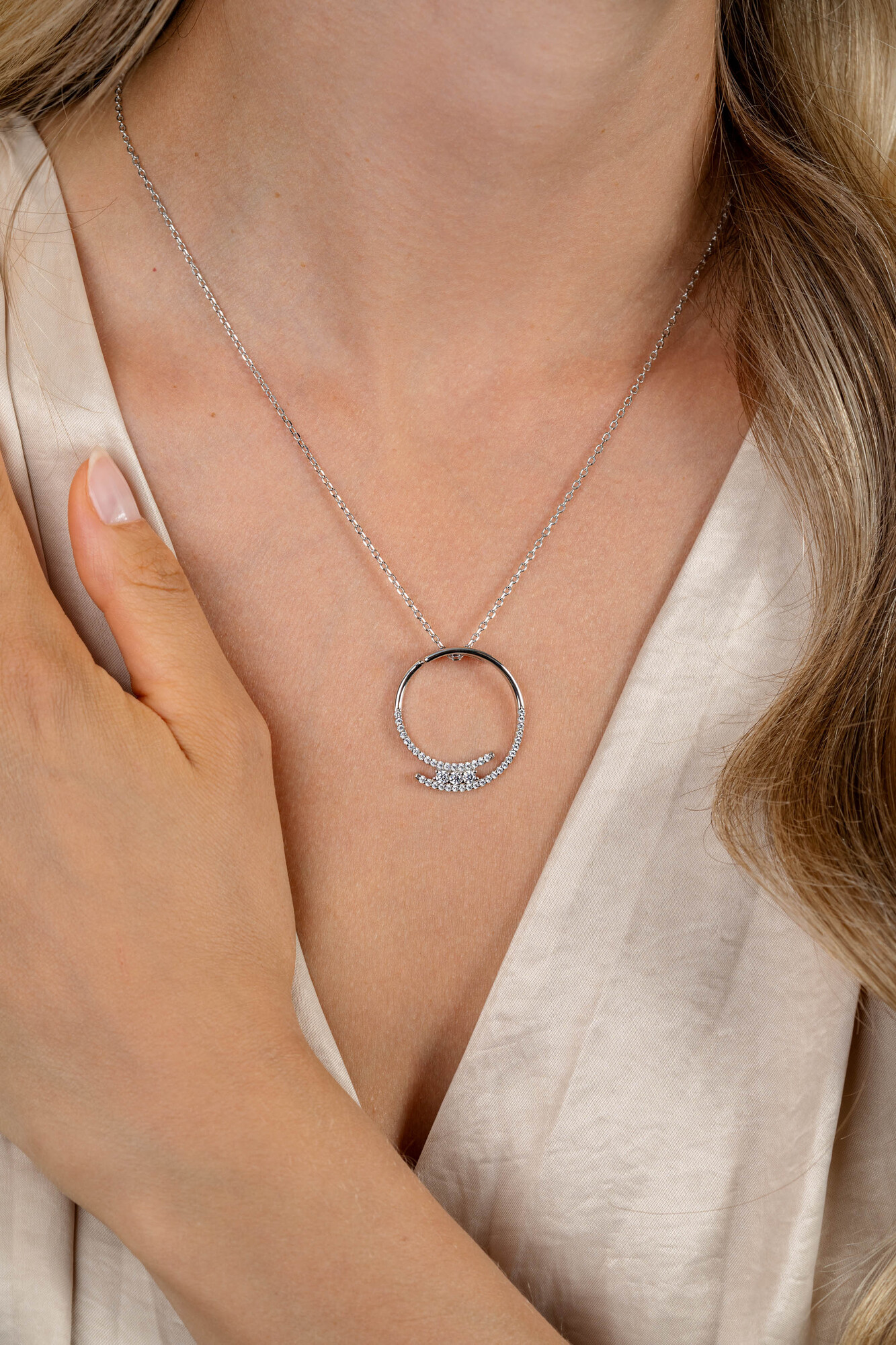 ZINZI Silberkette mit großem offenem rundem Anhänger 25 mm, besetzt mit weißen Zirkonias, 45-50 cm ZIC2645