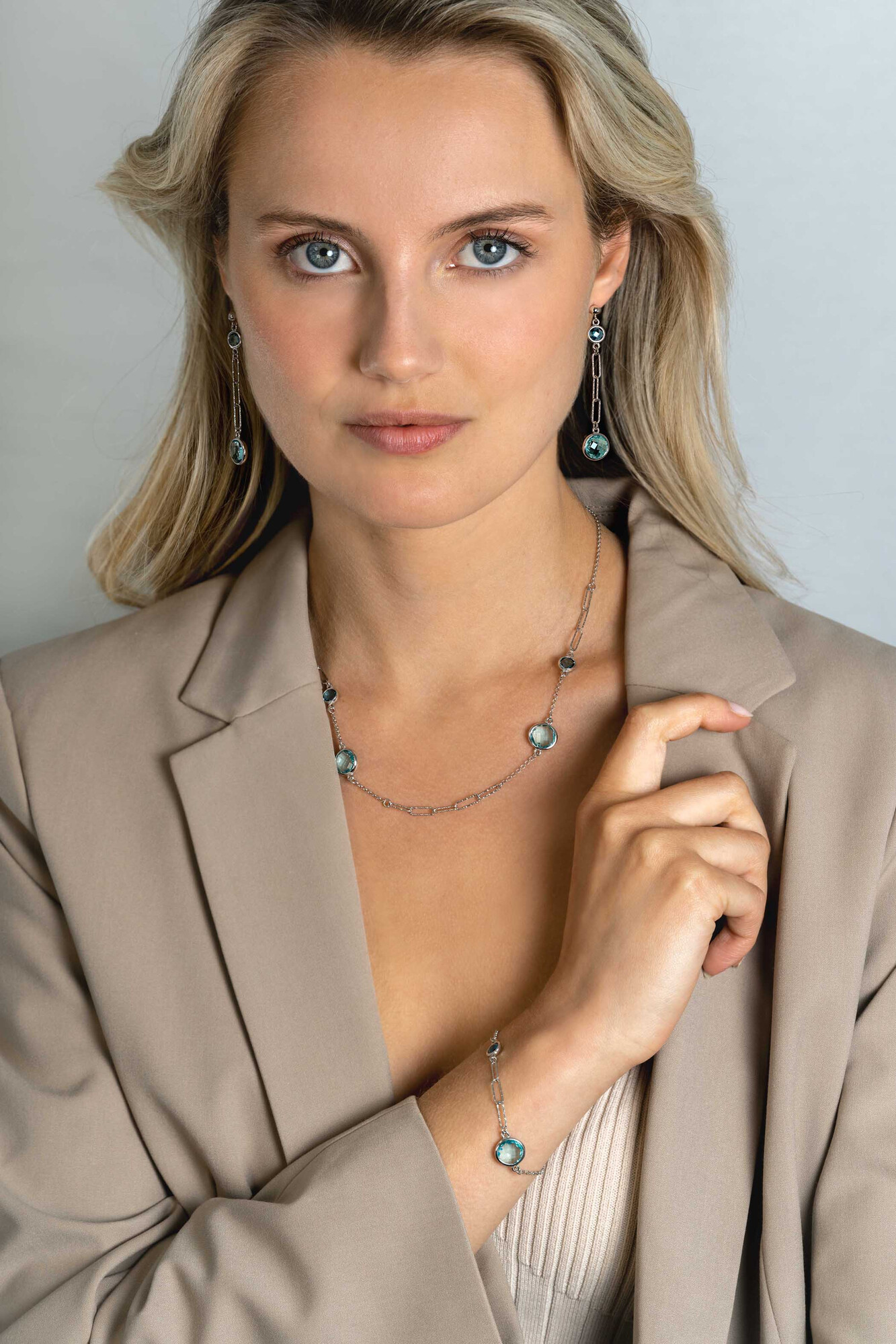 ZINZI zlv. collier fantasie met blauw tinten zirc.