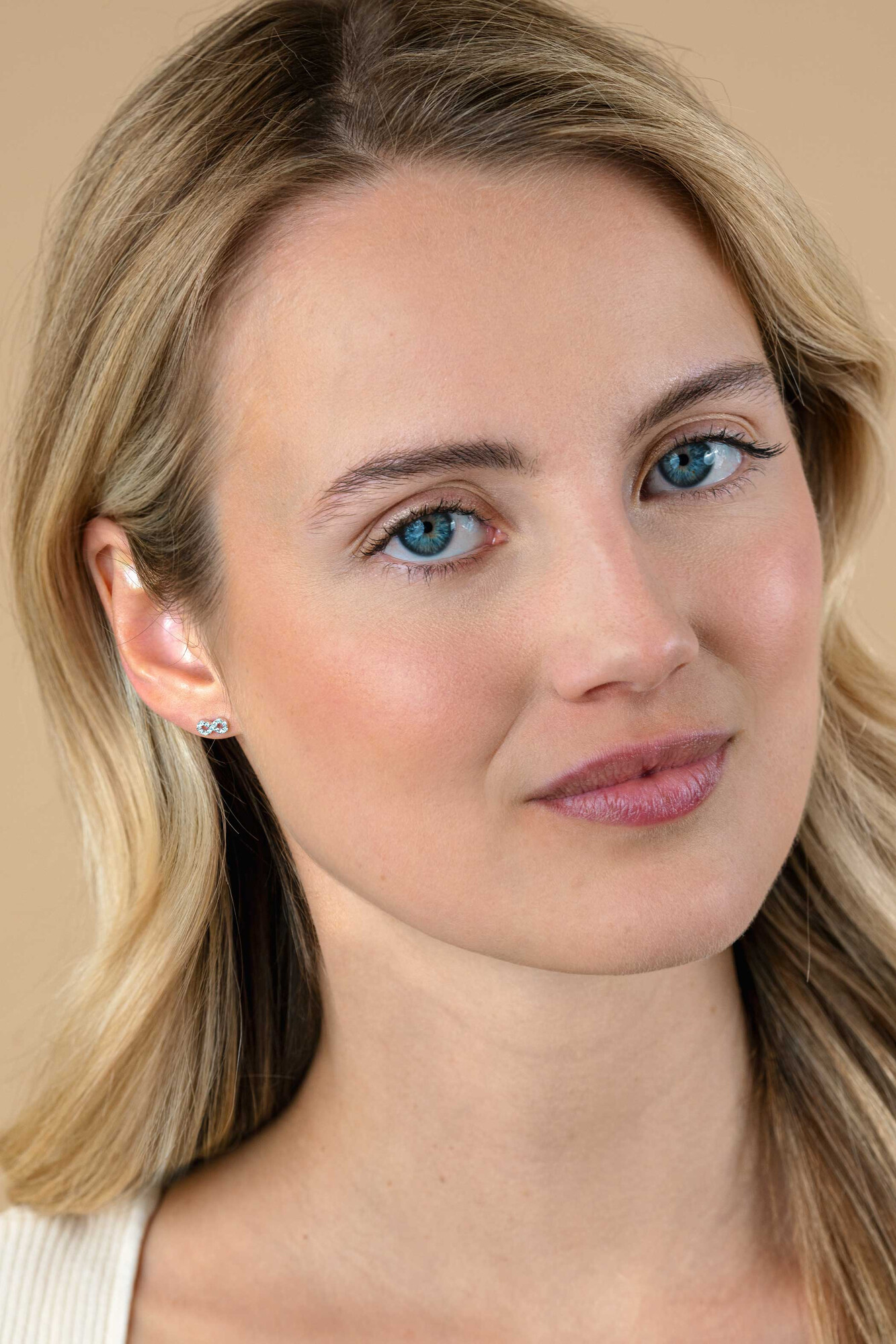 8mm ZINZI Silber Ohrstecker Infinity mit weißen Zirkonia ZIO2597