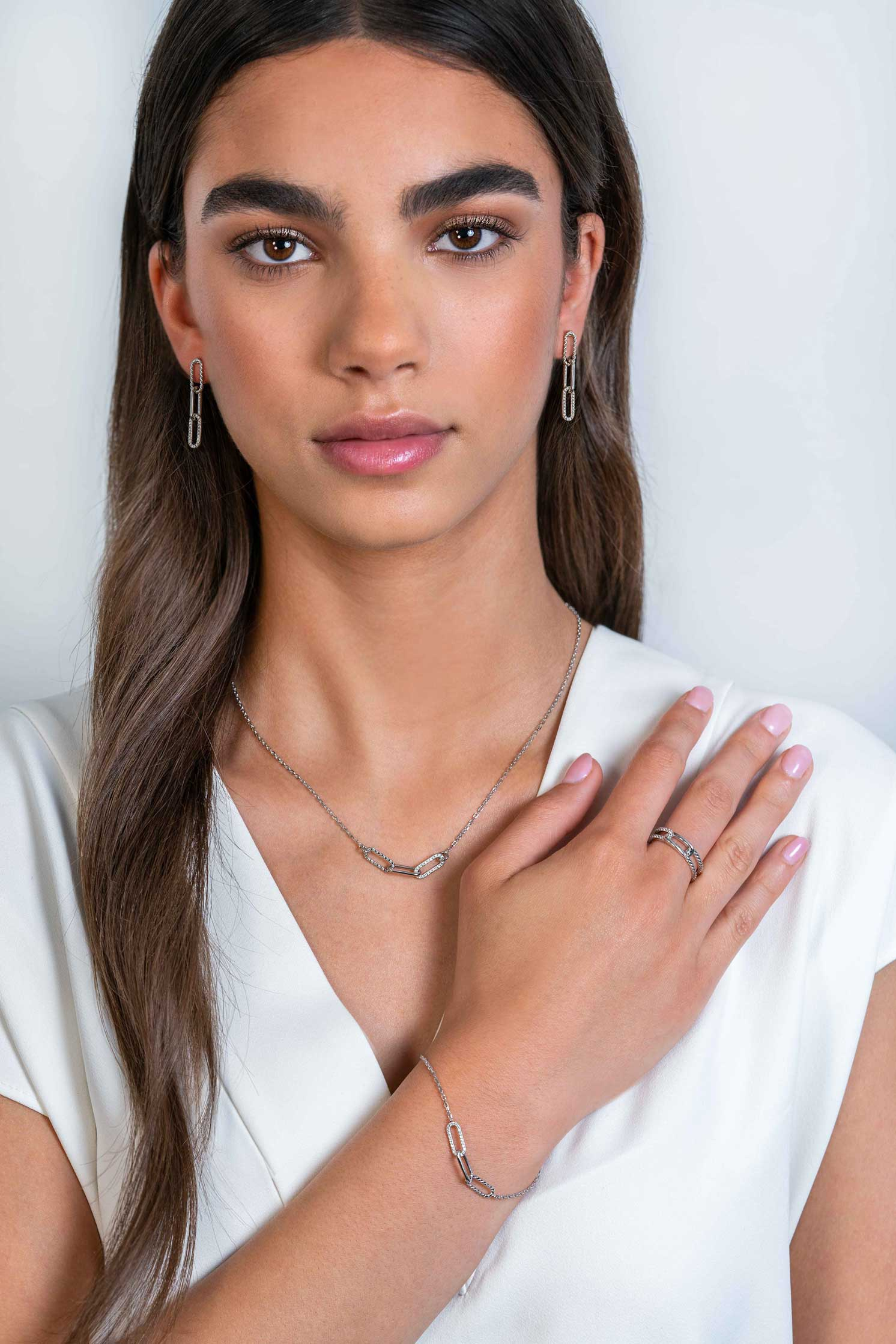 ZINZI zlv. ring 3 schakels glad/bew/zirc. mt.62