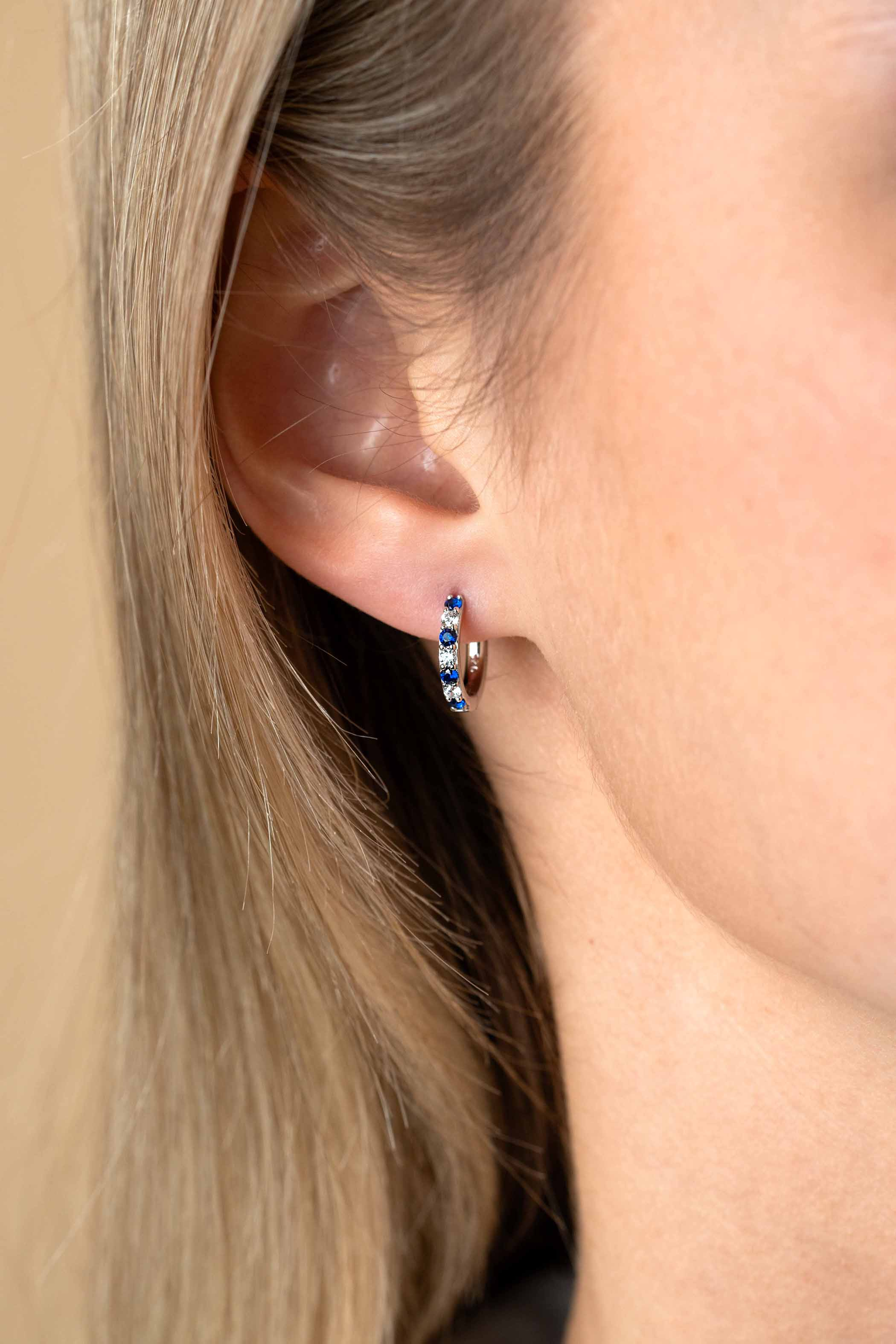 ZINZI zlv. oorringen blauw/wit zirc. 12x2mm