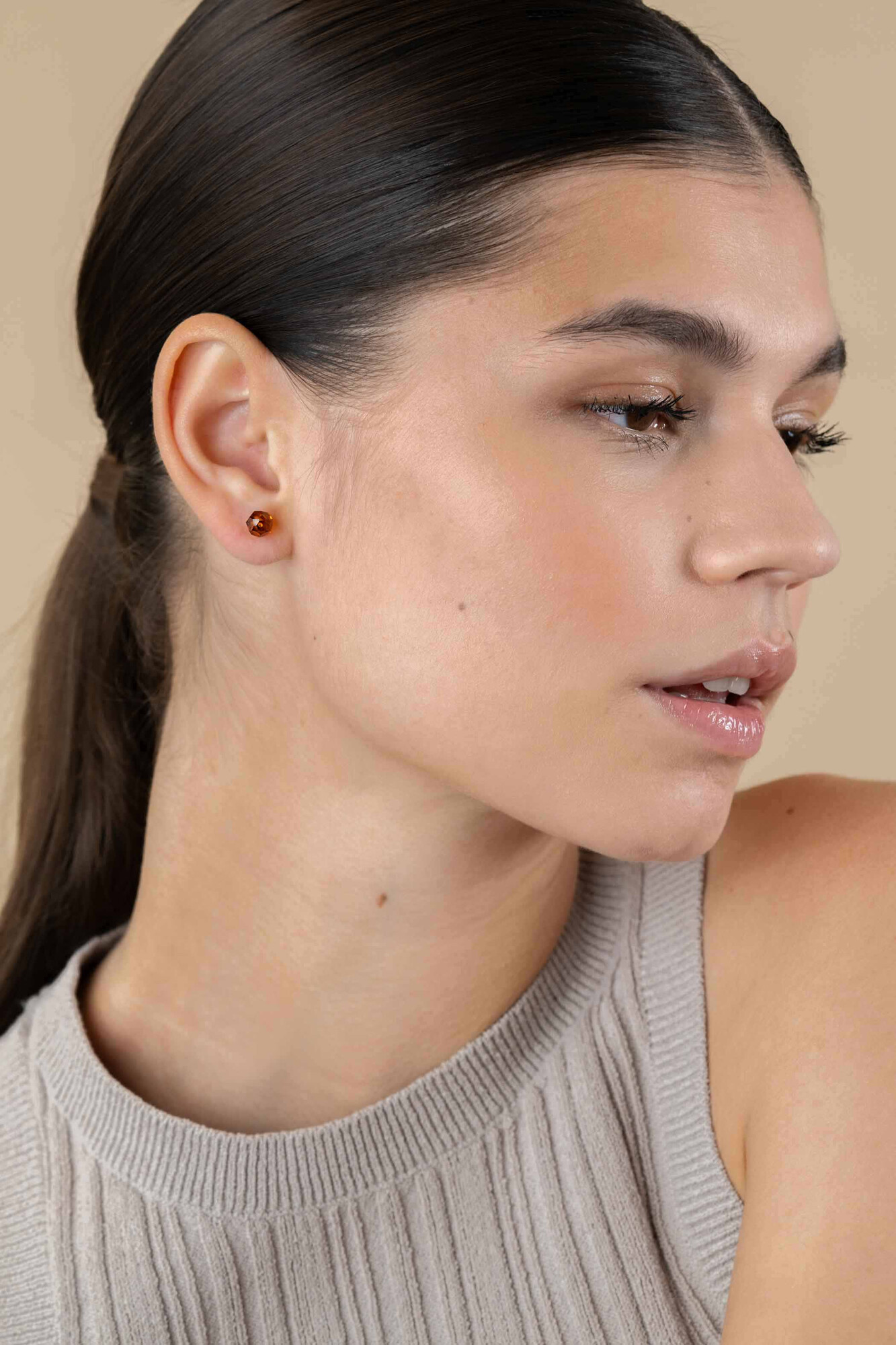 ZINZI zlv. oorknopjes bruine bead